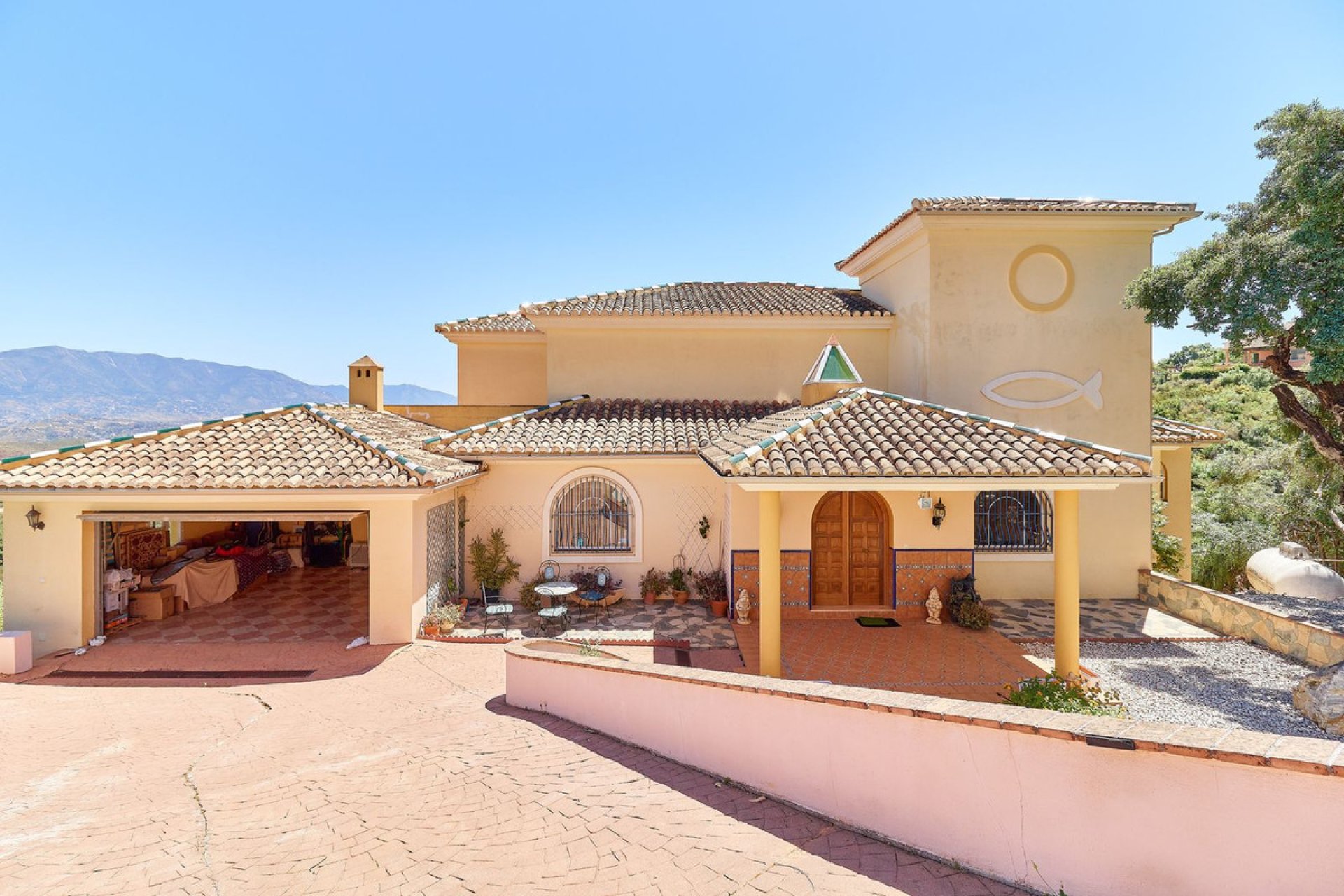 Resale - House - Detached Villa - Marbella - La Mairena