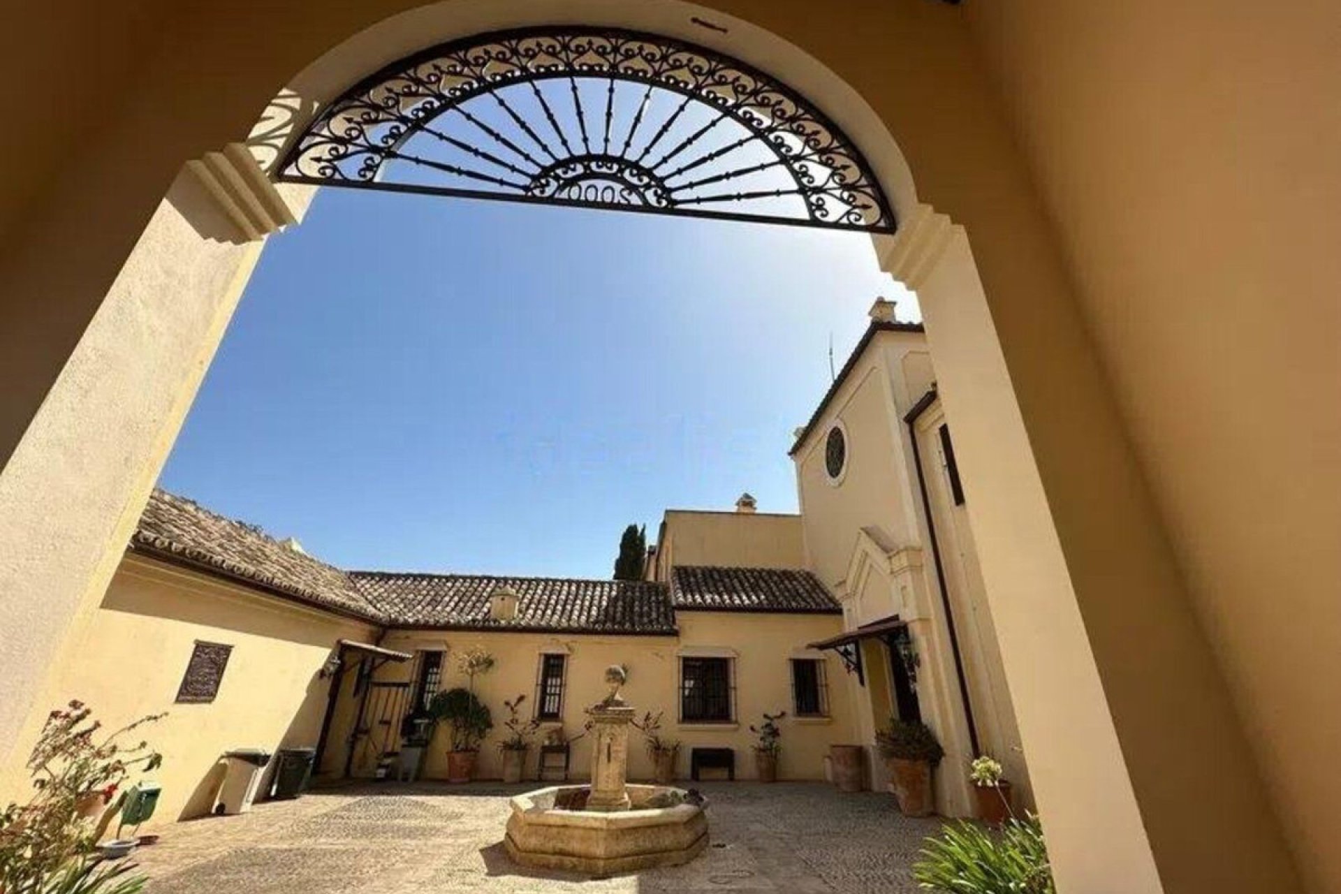 Resale - House - Detached Villa - Marbella - La Mairena