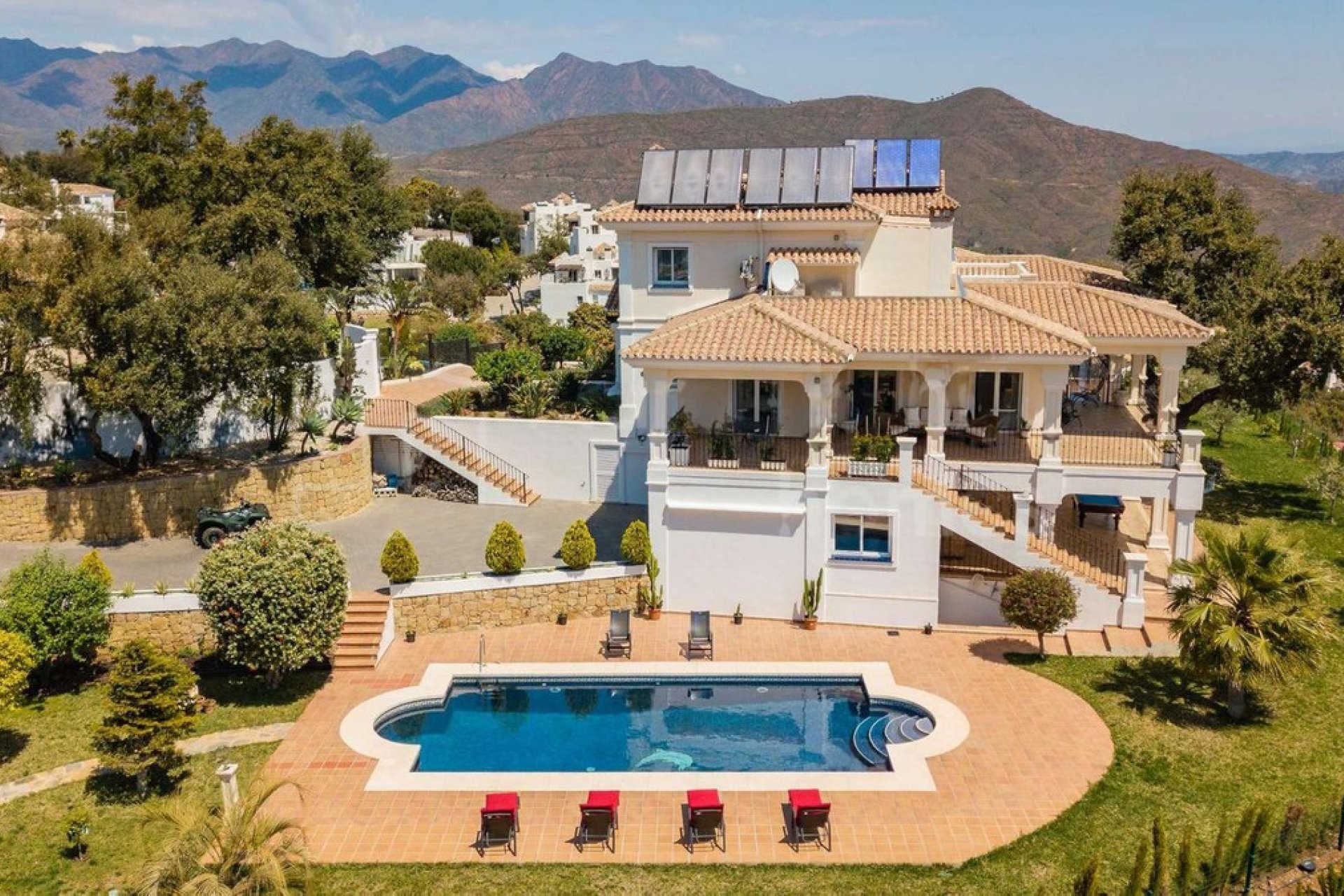 Resale - House - Detached Villa - Marbella - La Mairena