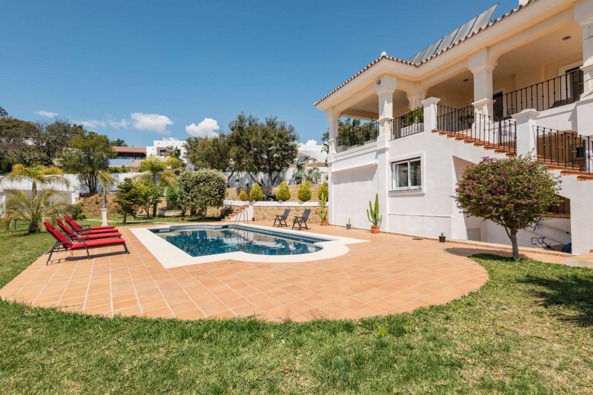 Resale - House - Detached Villa - Marbella - La Mairena