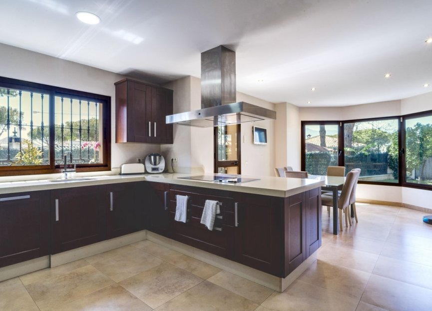 Resale - House - Detached Villa - Marbella - Las Chapas