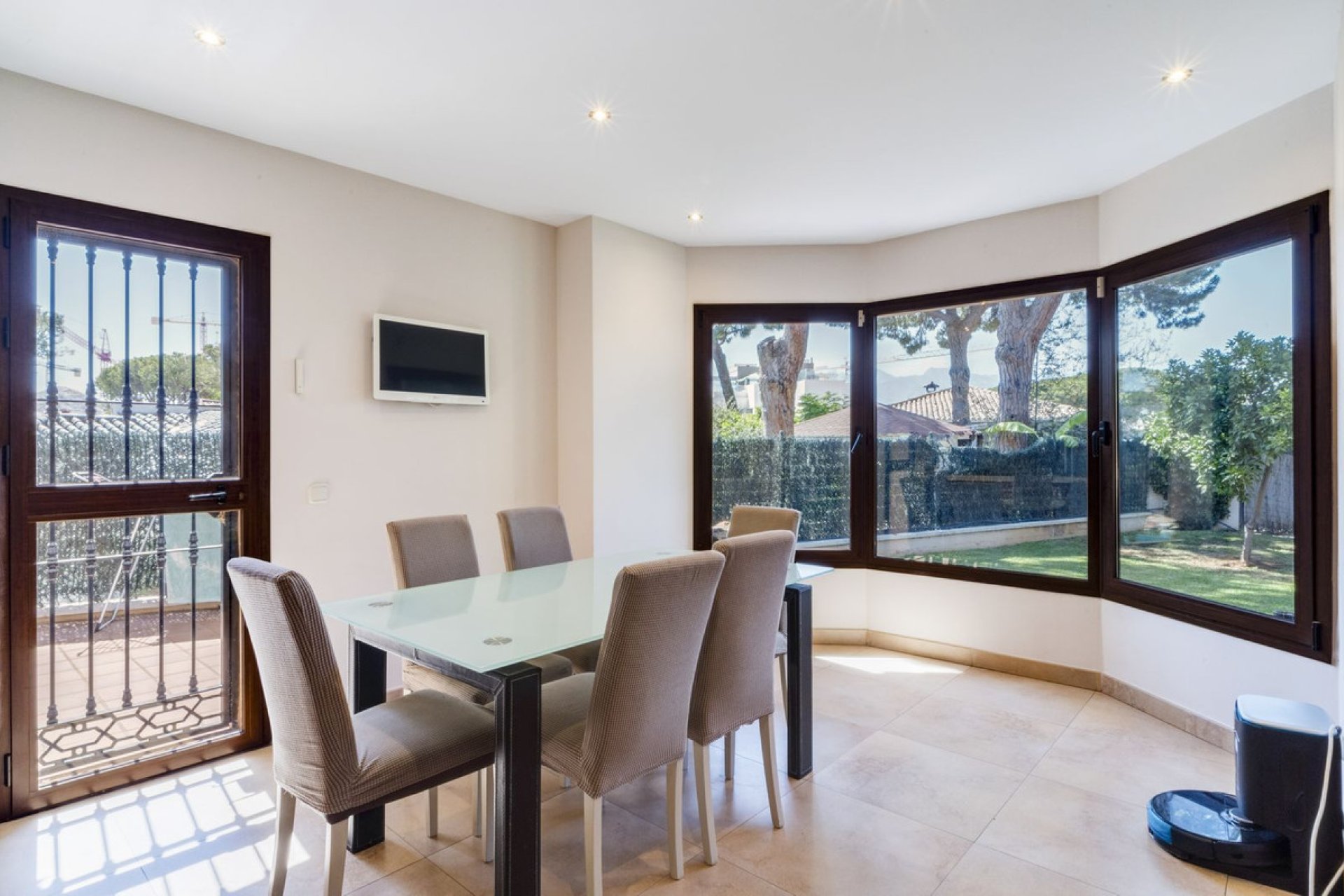 Resale - House - Detached Villa - Marbella - Las Chapas