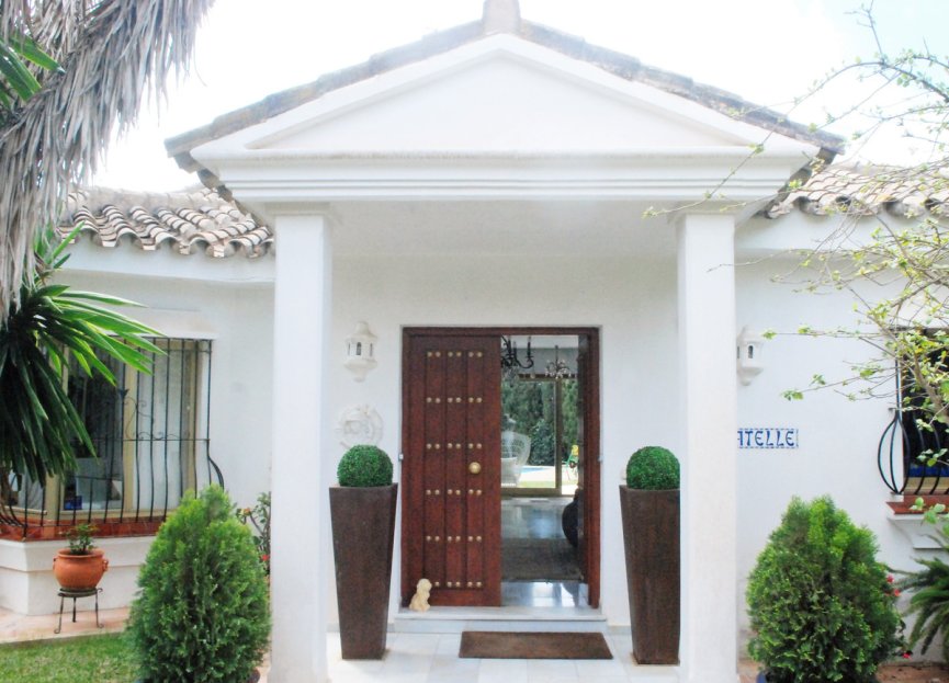 Resale - House - Detached Villa - Marbella - Las Chapas