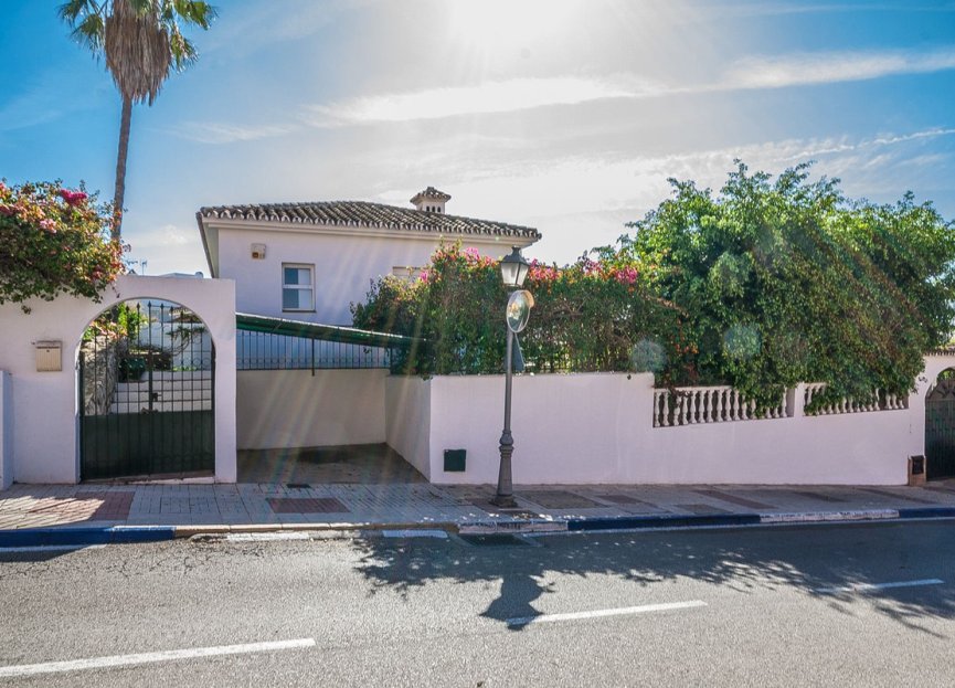 Resale - House - Detached Villa - Marbella - Las Chapas