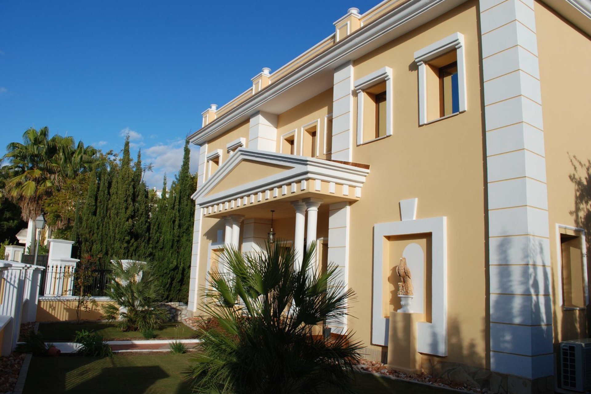 Resale - House - Detached Villa - Marbella - Las Chapas