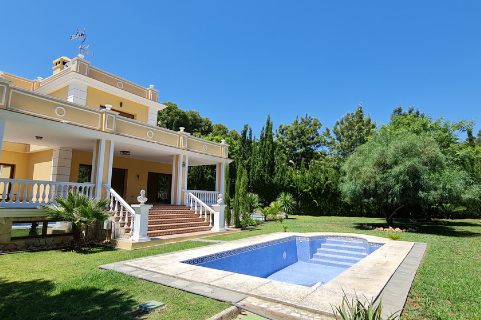 Resale - House - Detached Villa - Marbella - Las Chapas