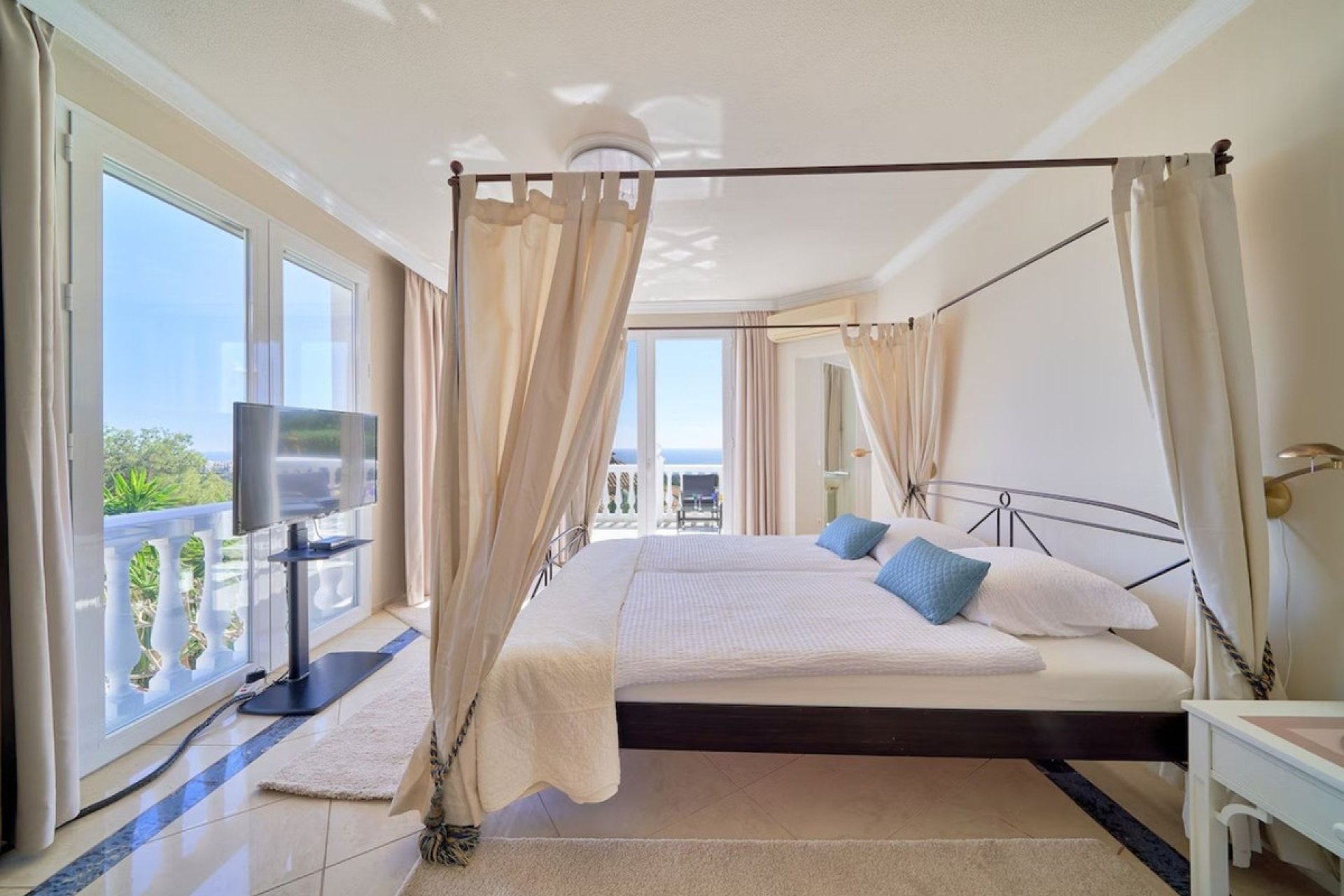 Resale - House - Detached Villa - Marbella - Las Chapas