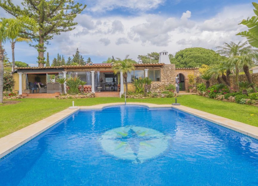 Resale - House - Detached Villa - Marbella - Las Chapas