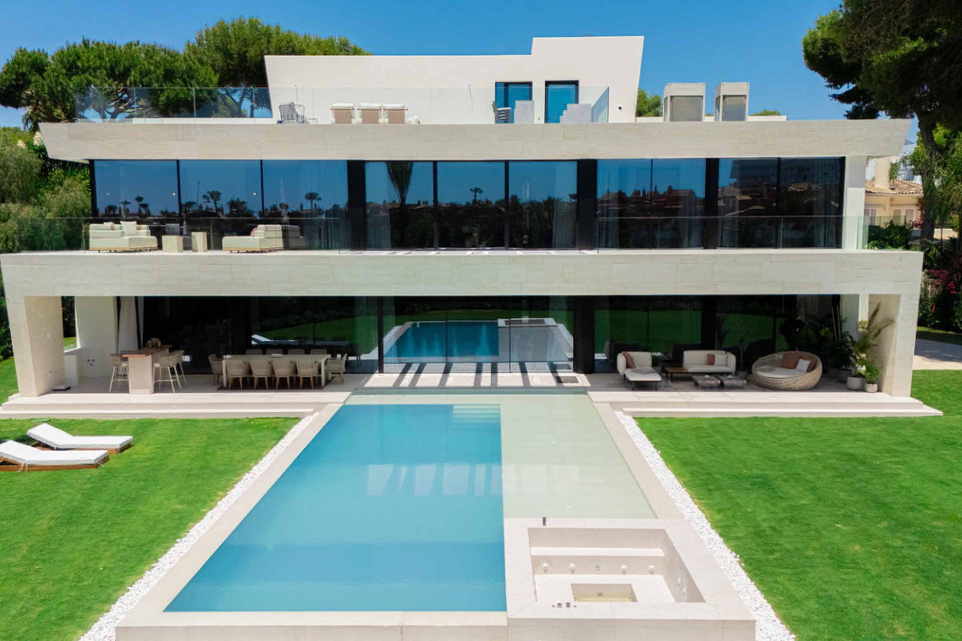 Resale - House - Detached Villa - Marbella - Los Monteros