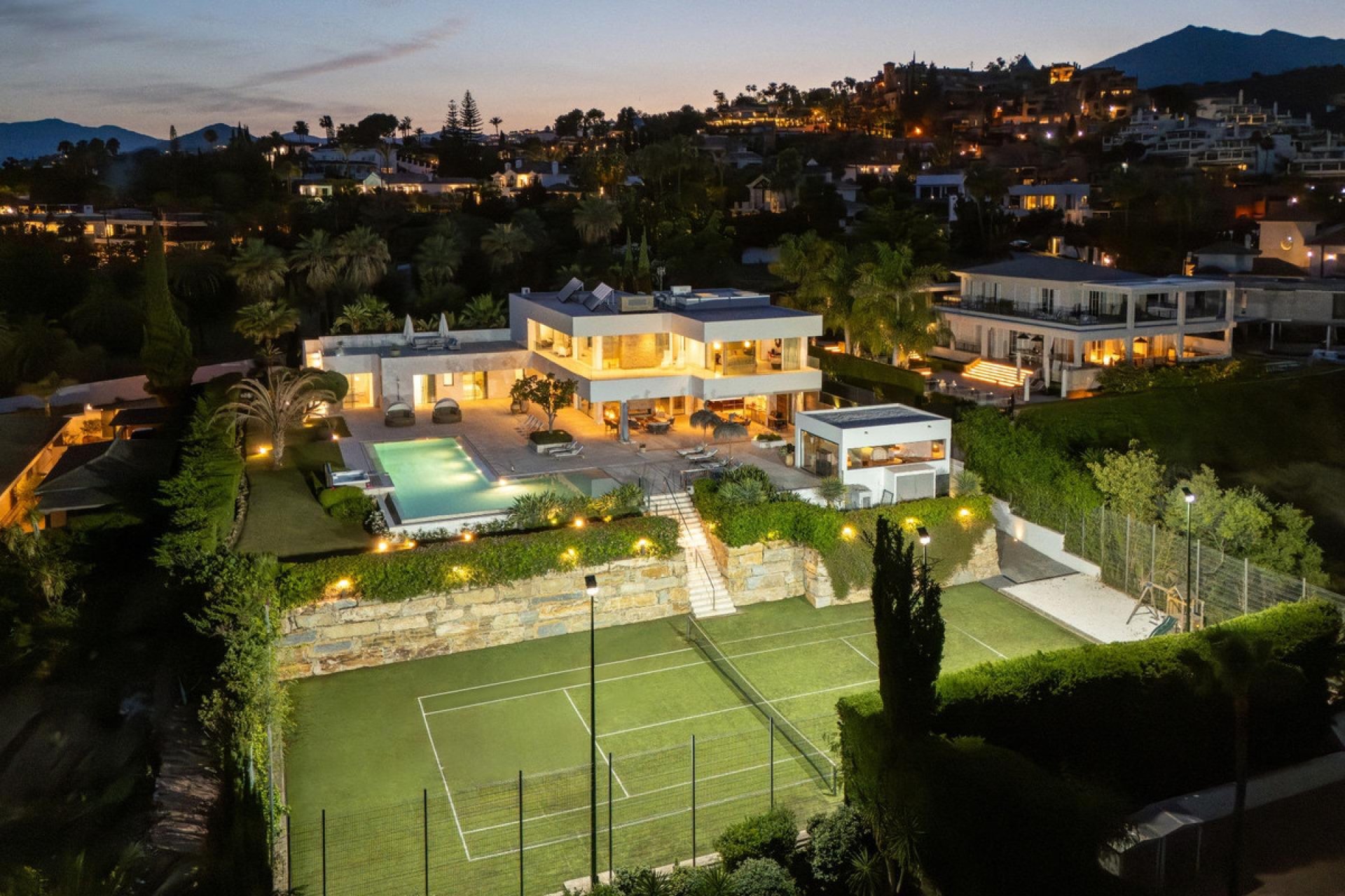 Resale - House - Detached Villa - Marbella - Marbella Centro