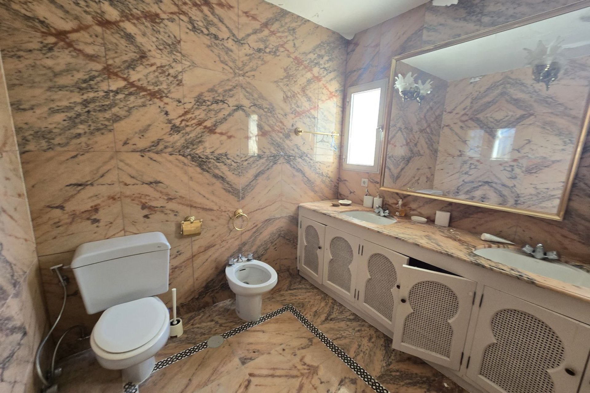 Resale - House - Detached Villa - Marbella - Marbella Centro