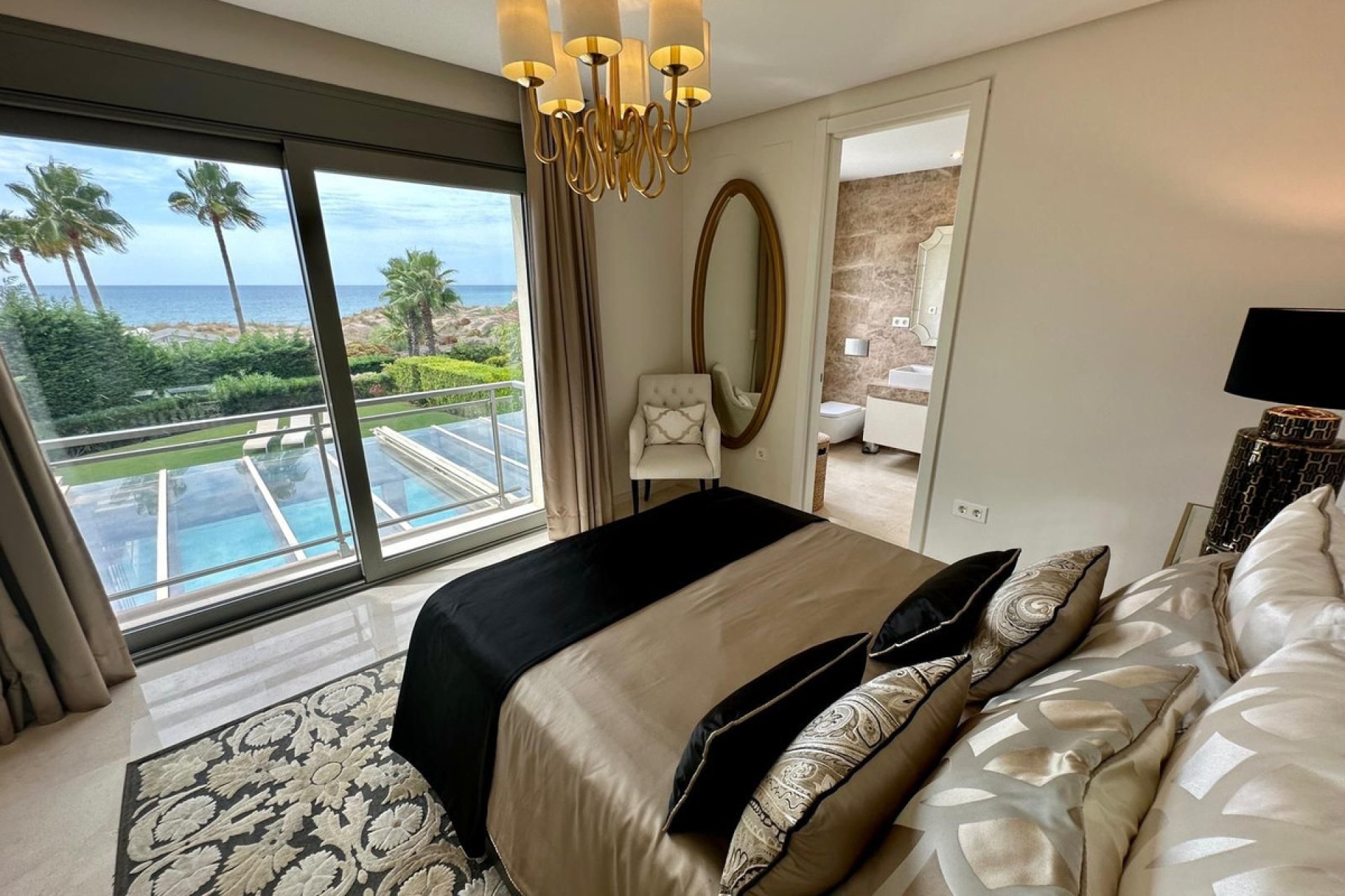 Resale - House - Detached Villa - Marbella - Marbella Centro