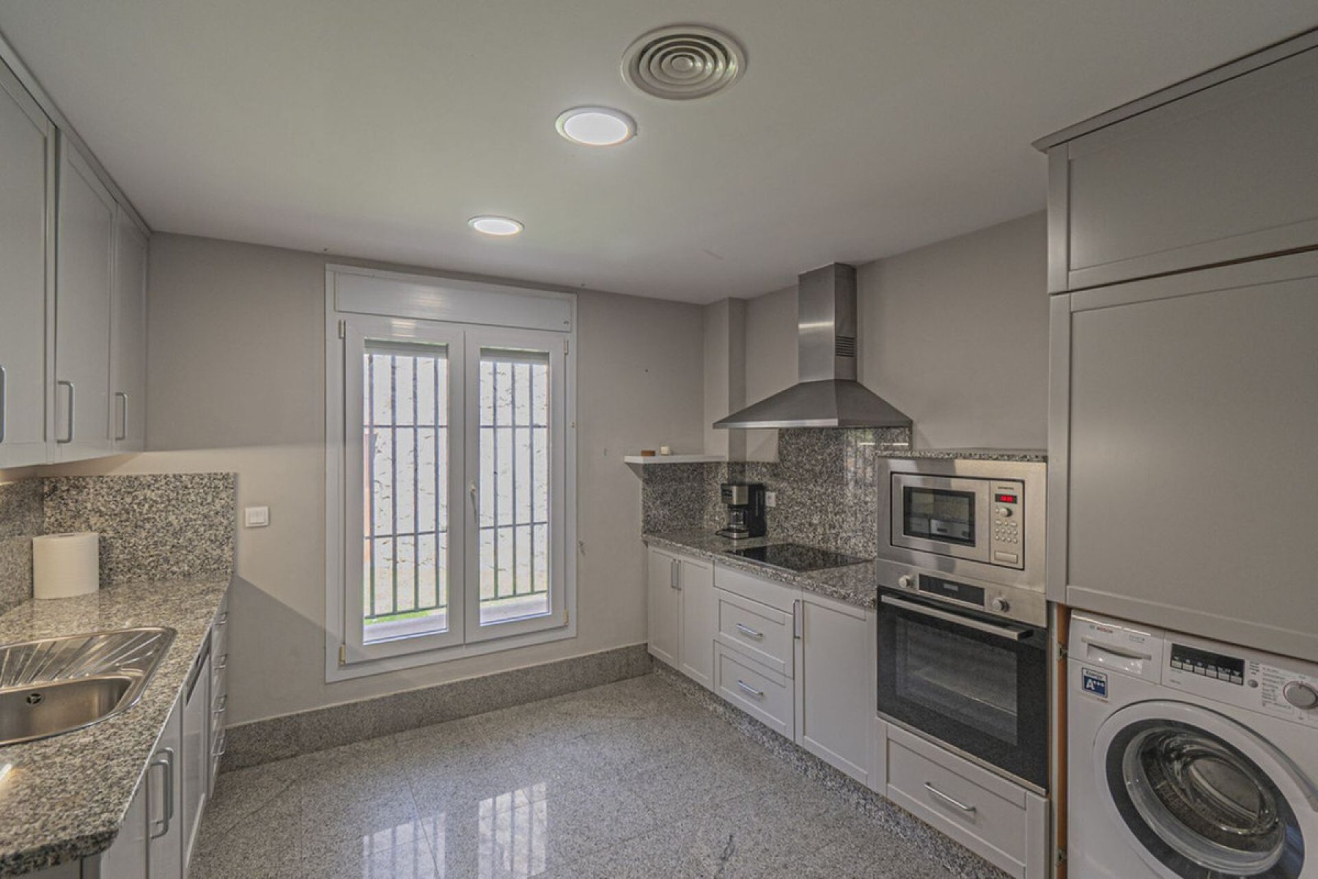 Resale - House - Detached Villa - Marbella - Marbella Centro