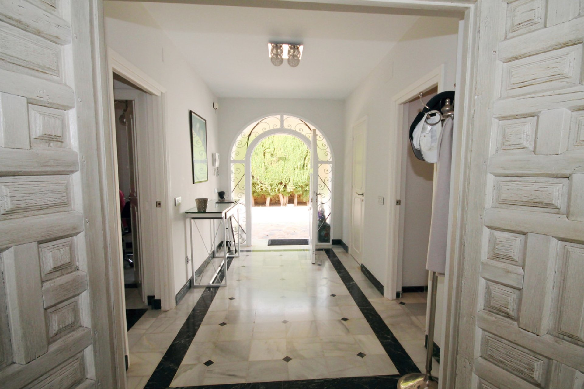 Resale - House - Detached Villa - Marbella - Marbella Centro