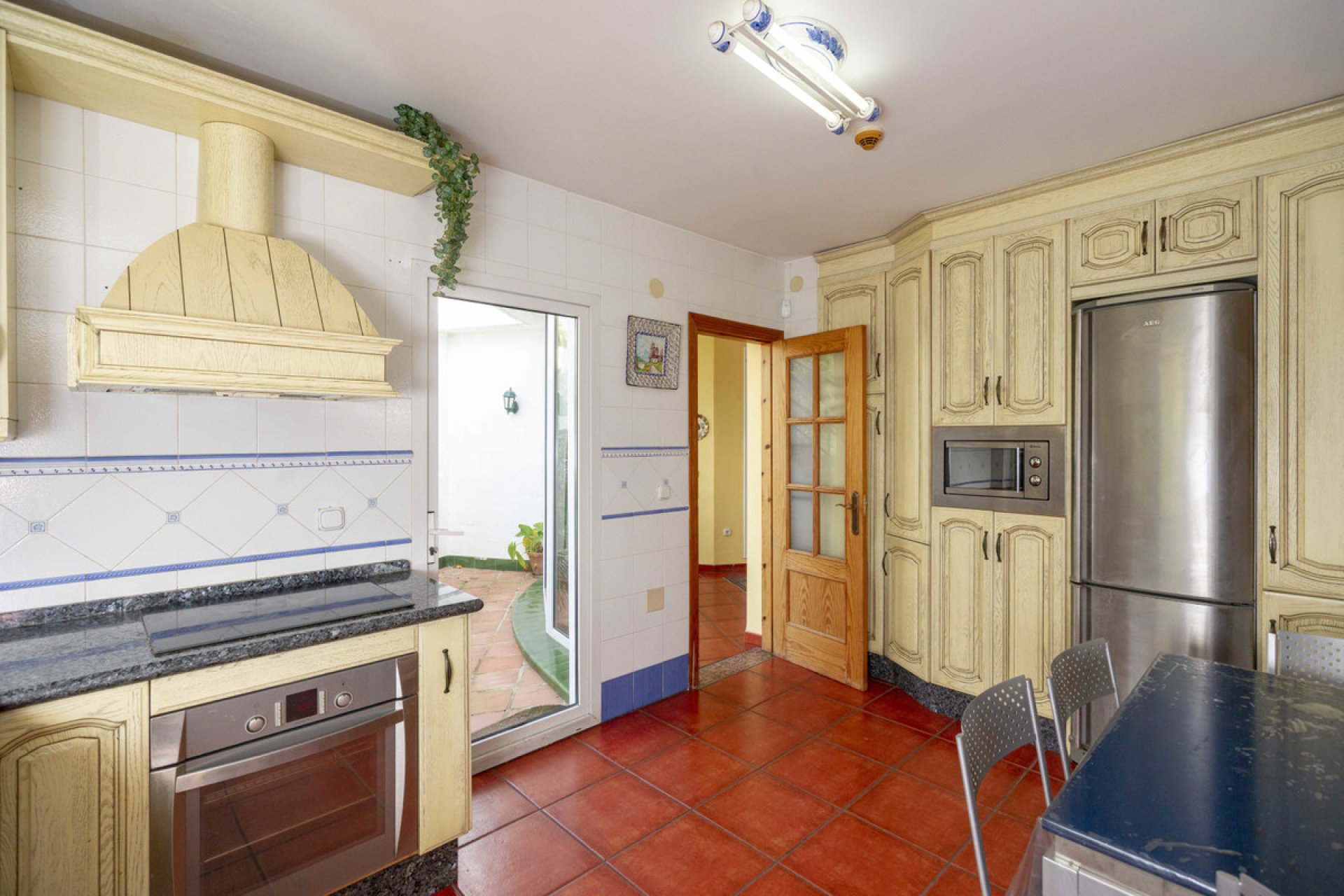 Resale - House - Detached Villa - Marbella - Marbella Centro