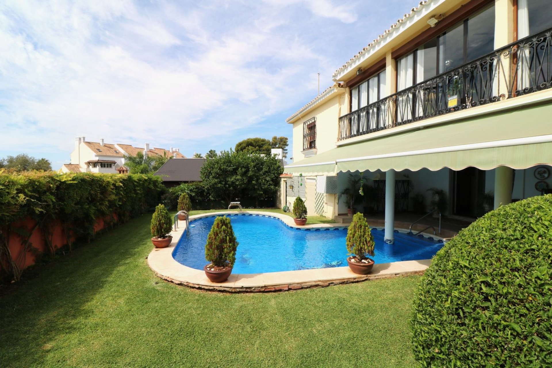 Resale - House - Detached Villa - Marbella - Marbella Centro