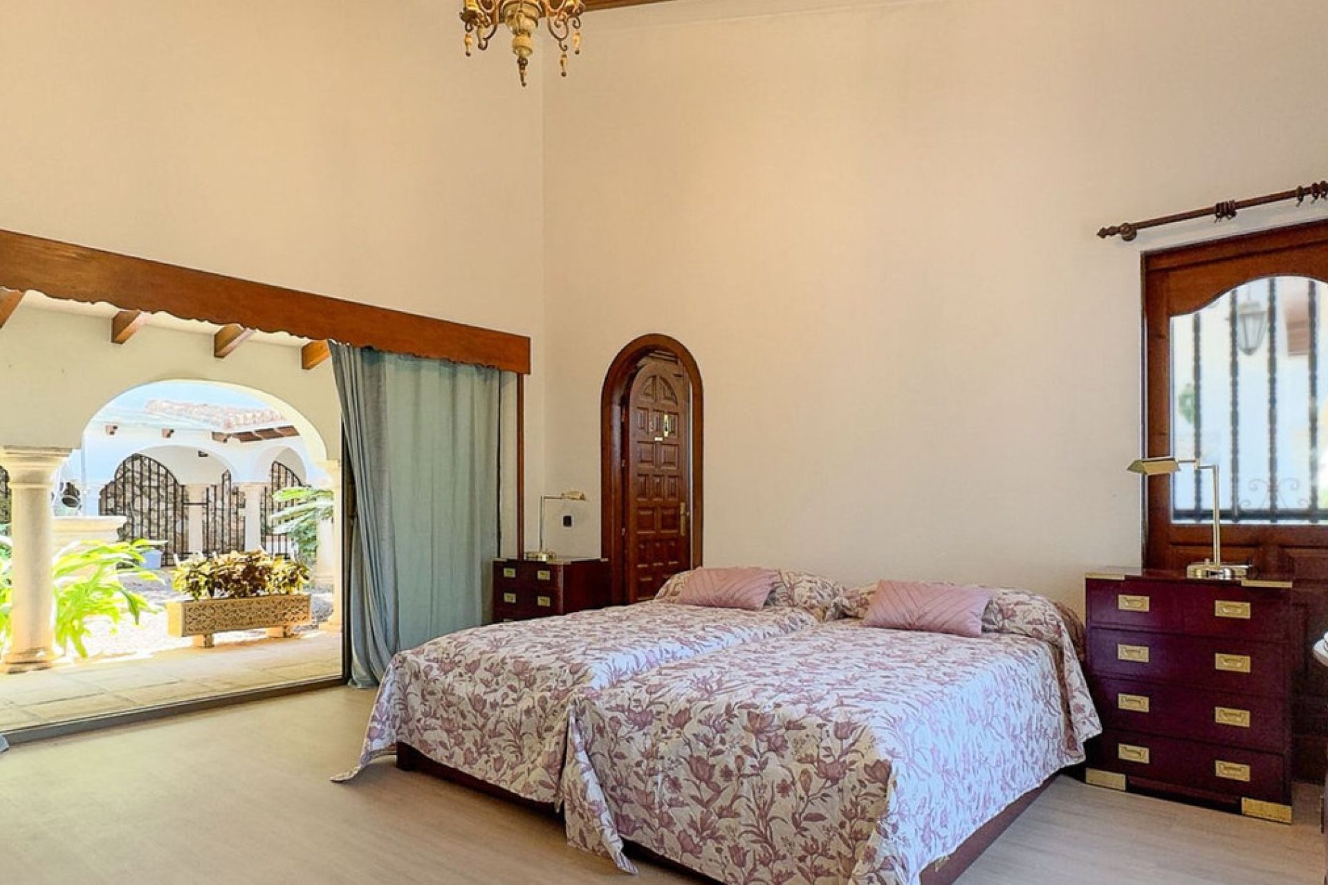 Resale - House - Detached Villa - Marbella - Marbella Centro