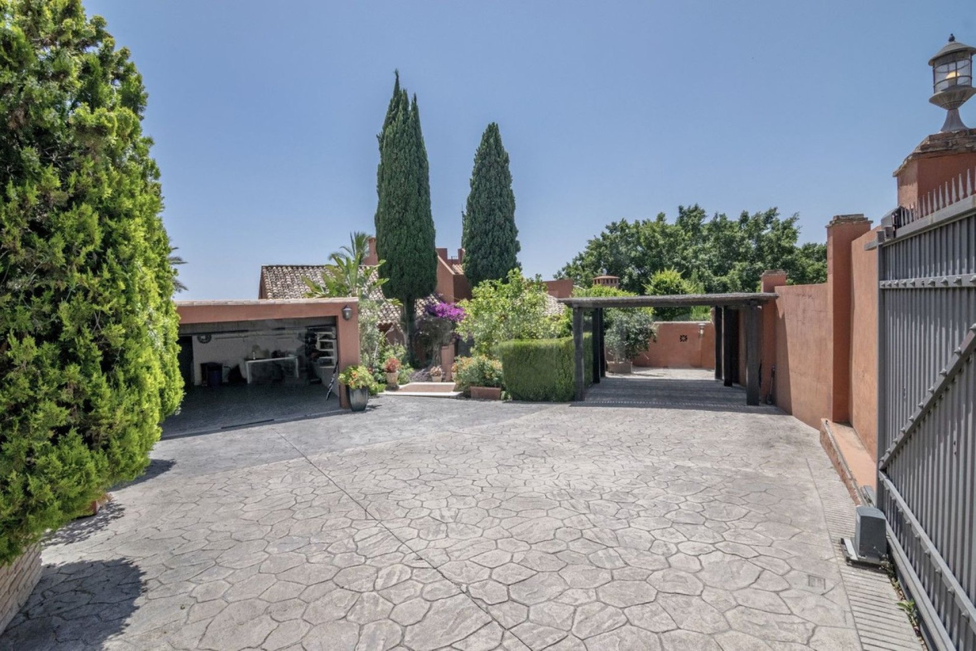 Resale - House - Detached Villa - Marbella - Marbella Centro