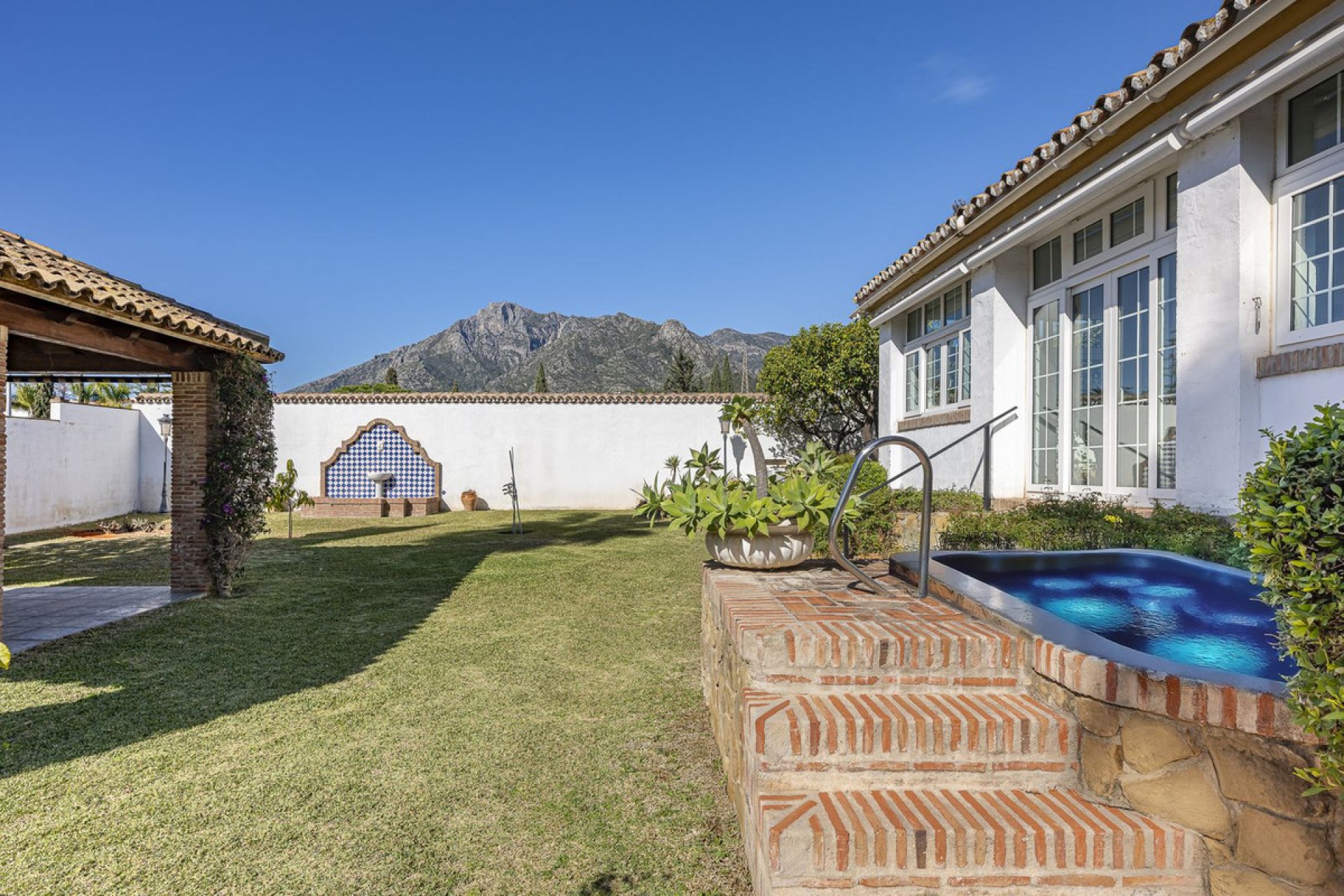 Resale - House - Detached Villa - Marbella - Marbella Centro