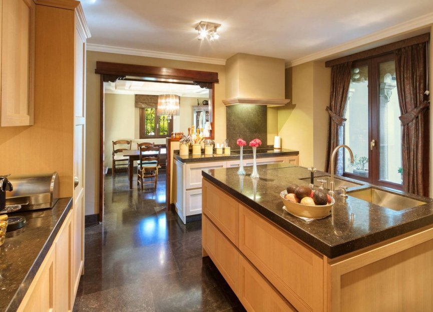 Resale - House - Detached Villa - Marbella - Marbella Centro