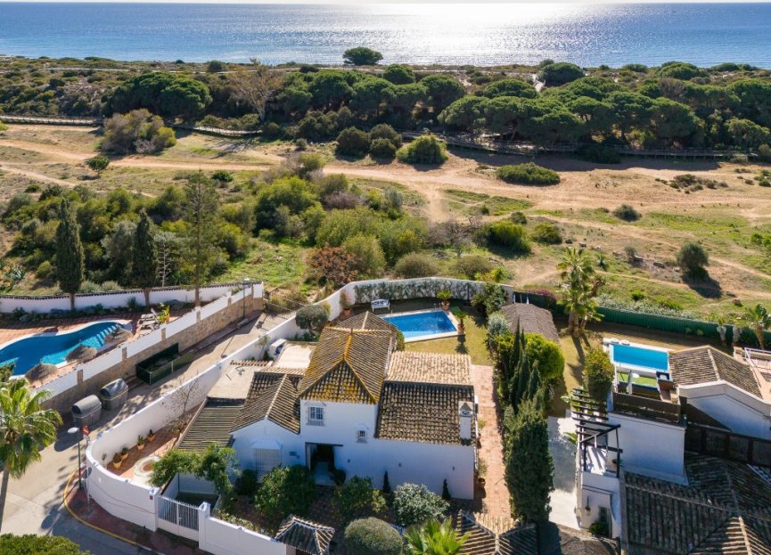 Resale - House - Detached Villa - Marbella - Marbella Centro