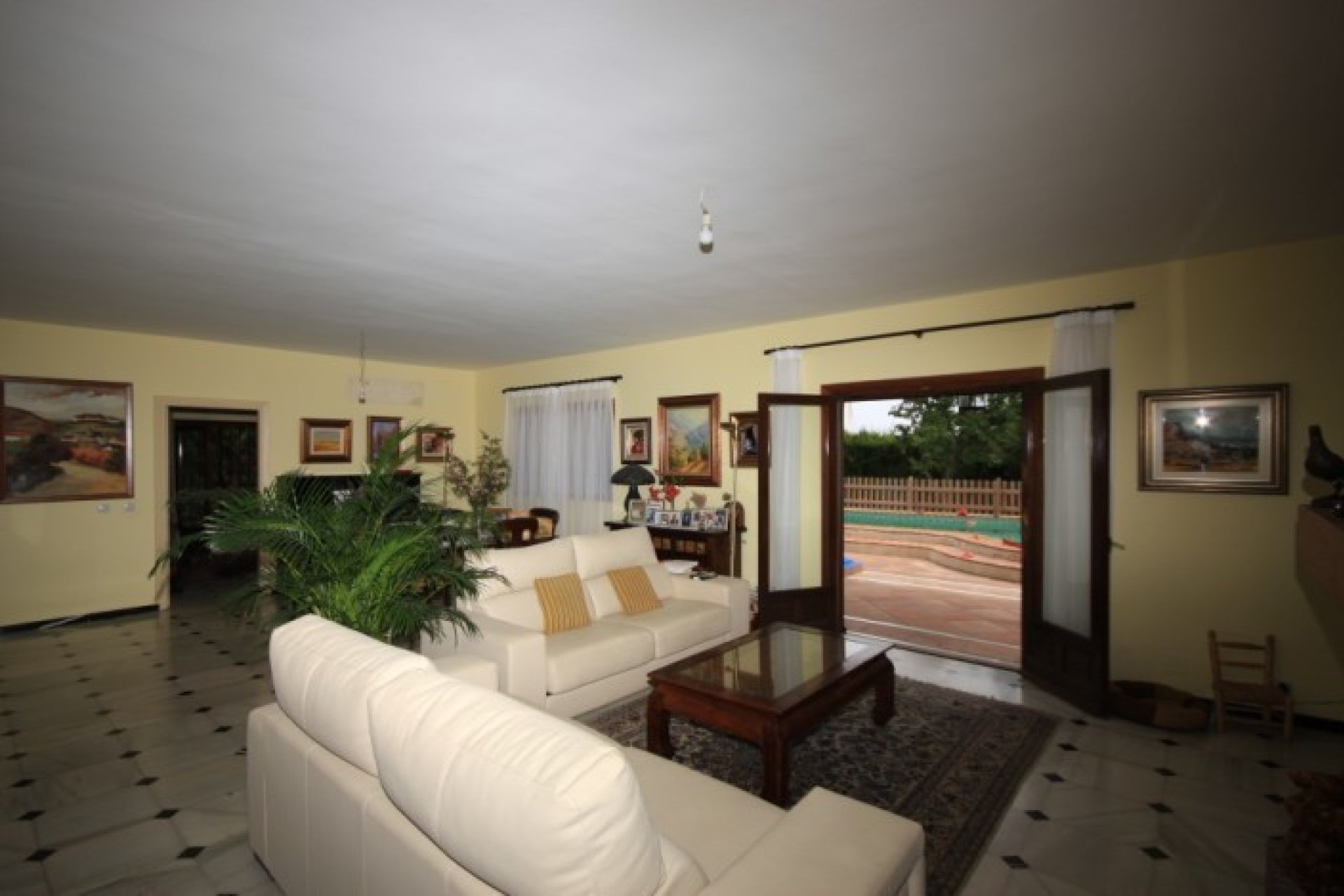 Resale - House - Detached Villa - Marbella - Marbella Centro