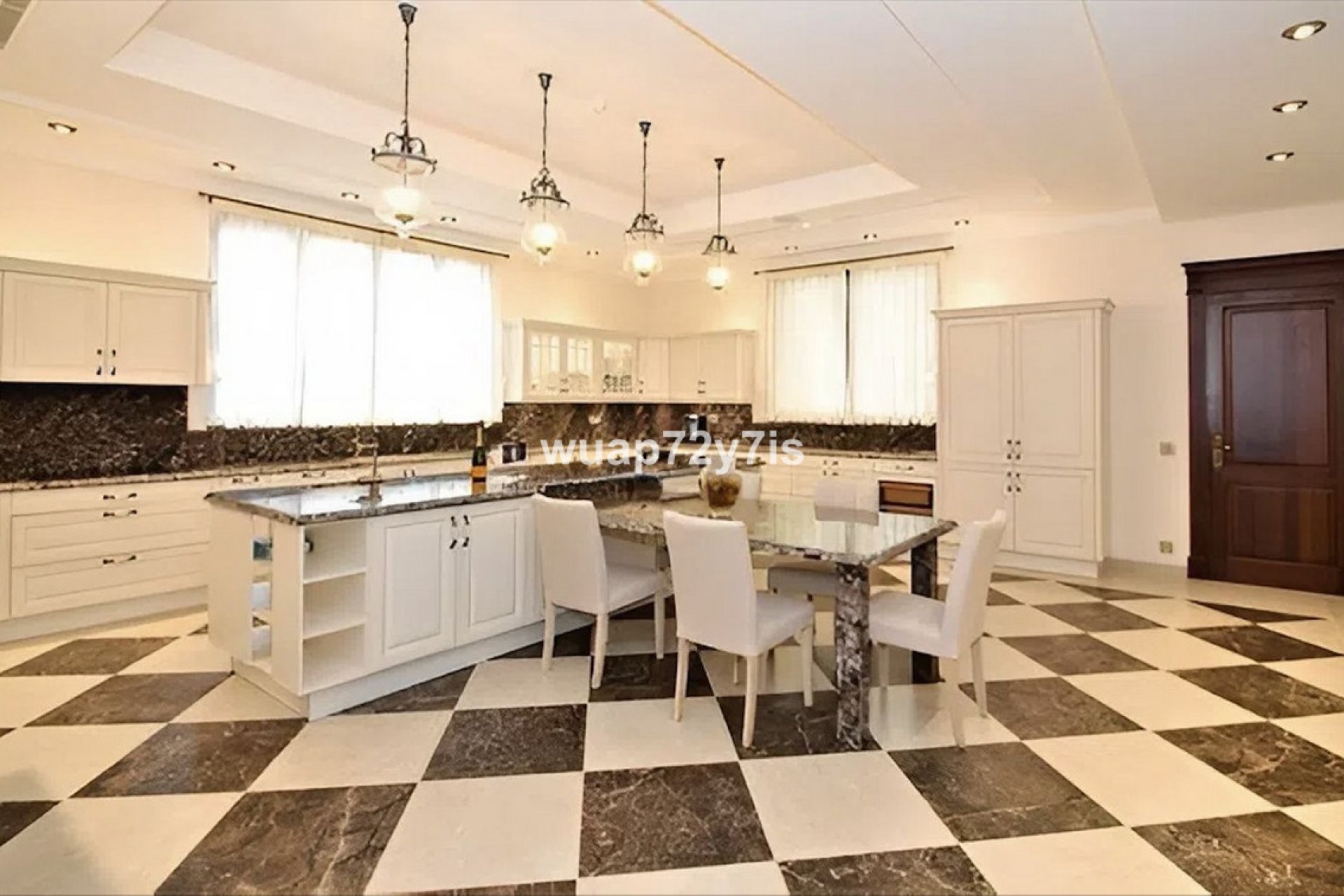 Resale - House - Detached Villa - Marbella - Marbella Centro