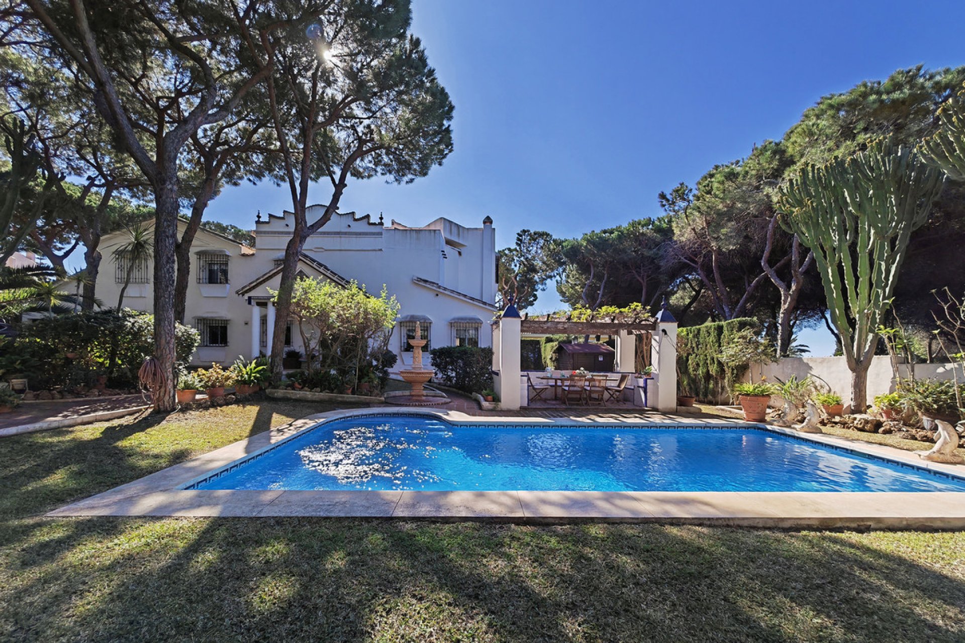 Resale - House - Detached Villa - Marbella - Marbesa