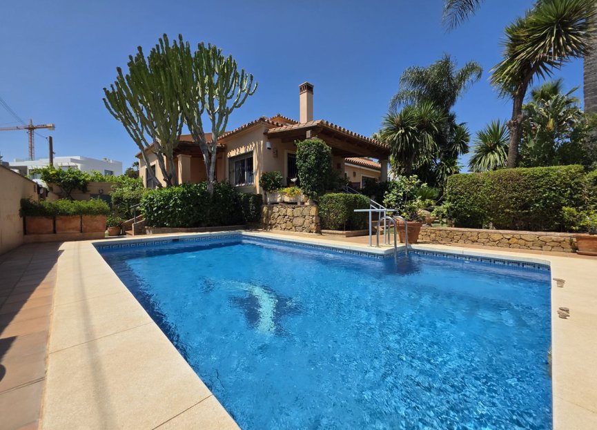 Resale - House - Detached Villa - Marbella - Marbesa