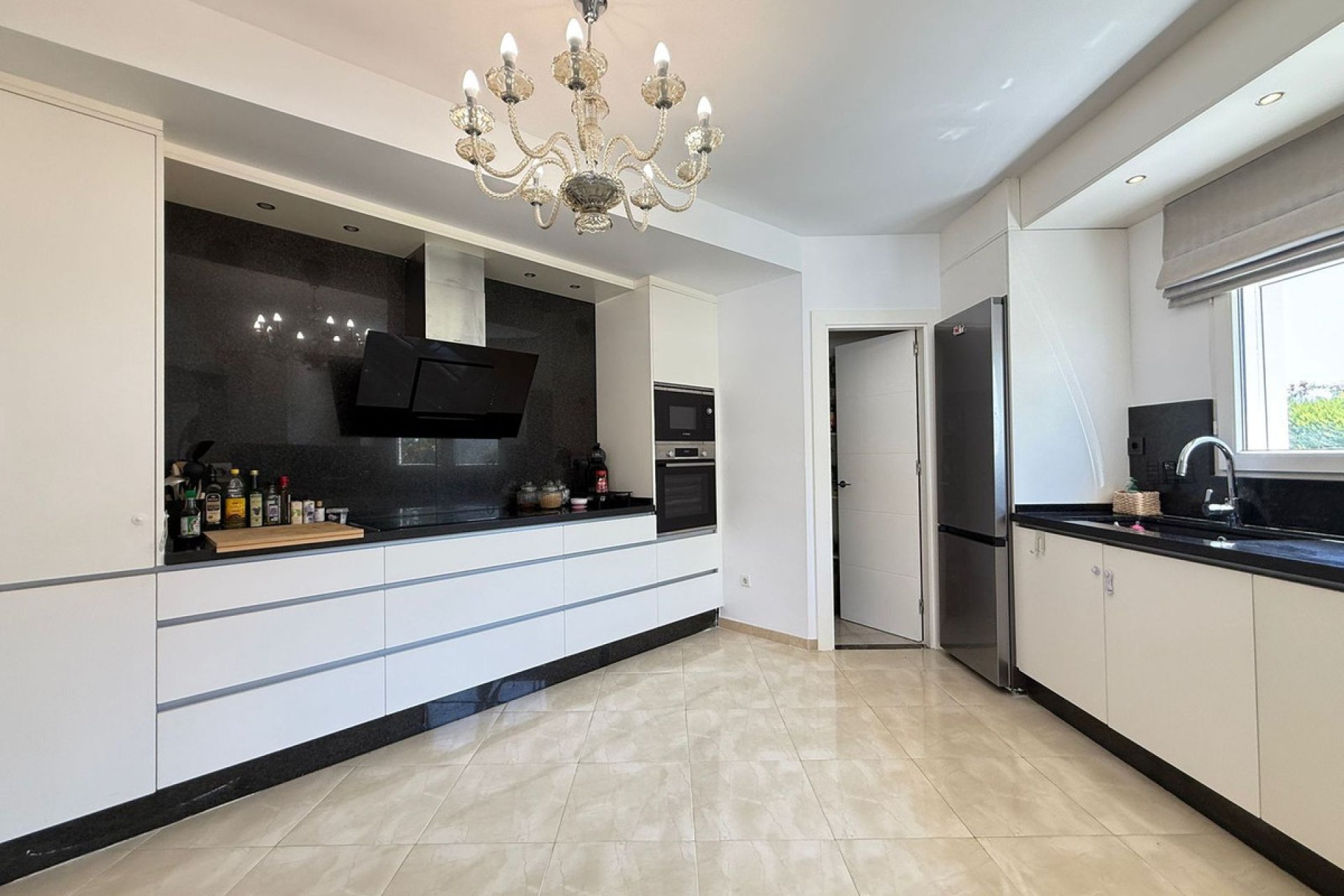 Resale - House - Detached Villa - Marbella - Marbesa