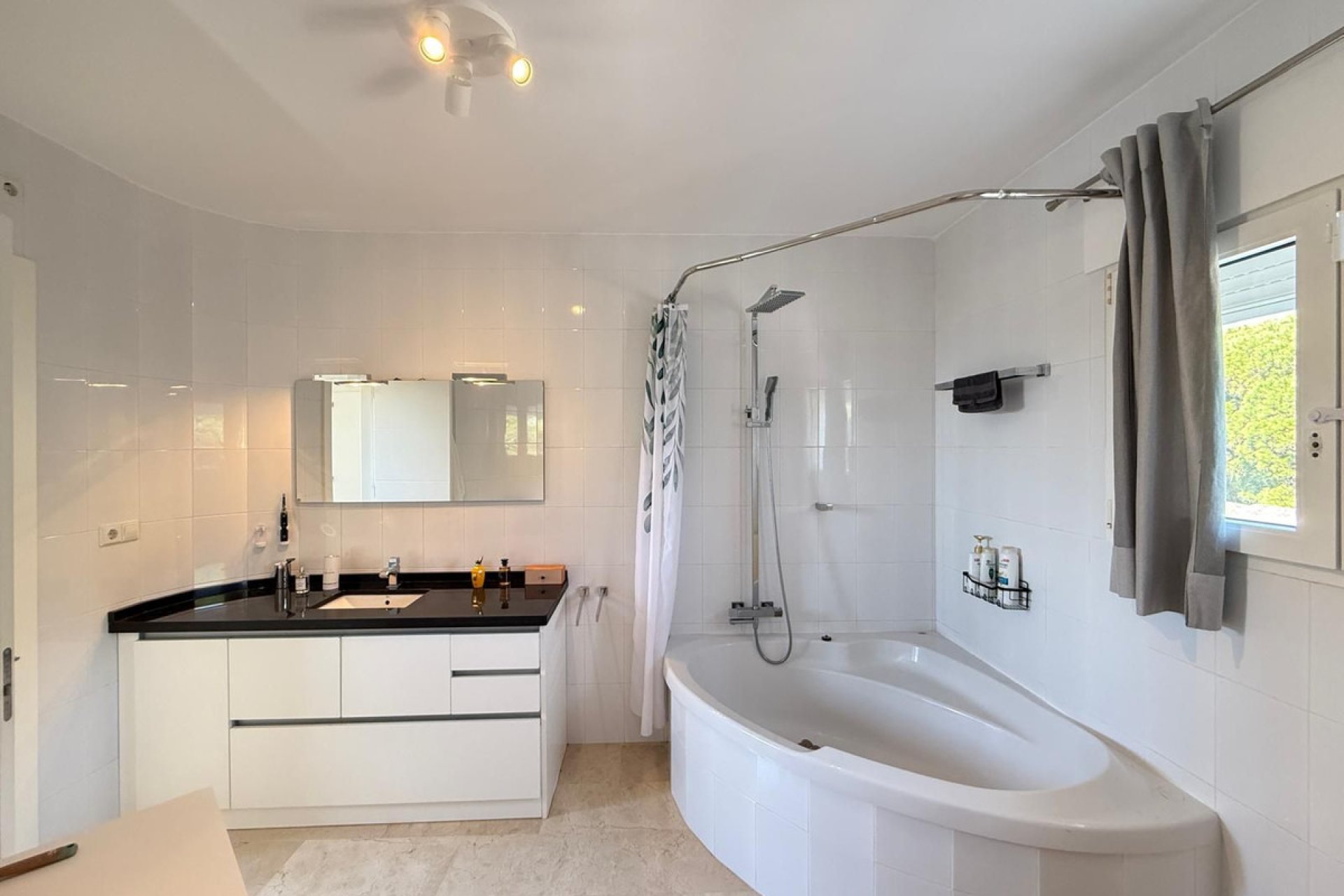 Resale - House - Detached Villa - Marbella - Marbesa