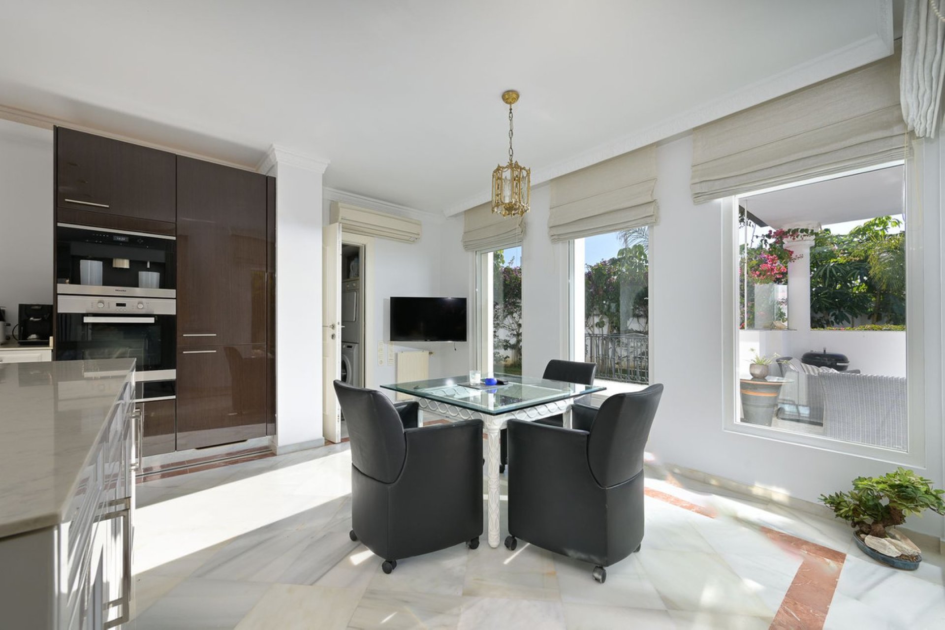 Resale - House - Detached Villa - Marbella - Marbesa