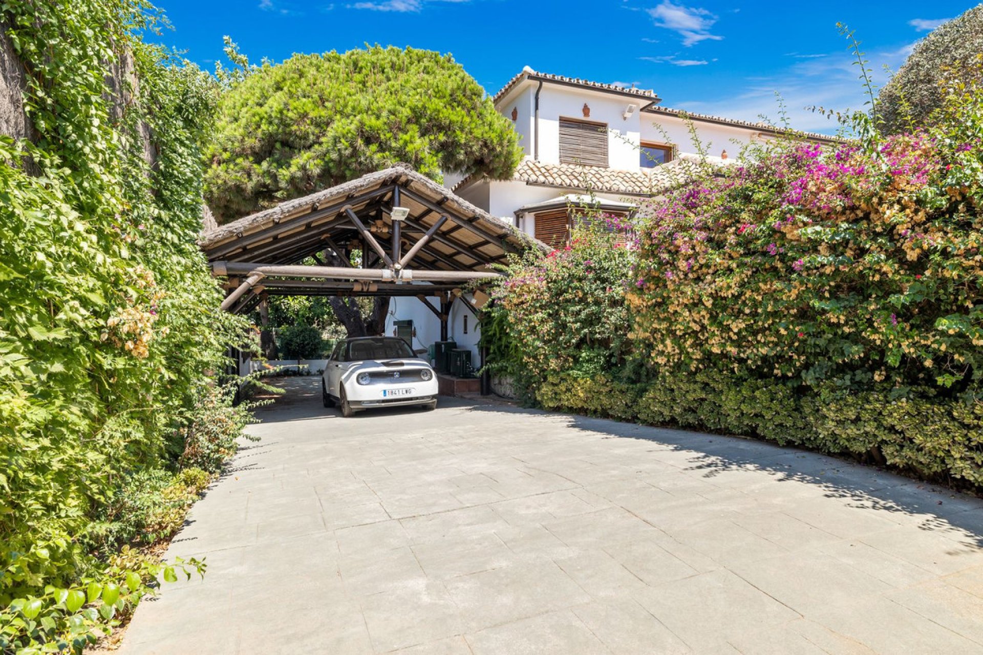 Resale - House - Detached Villa - Marbella - Marbesa