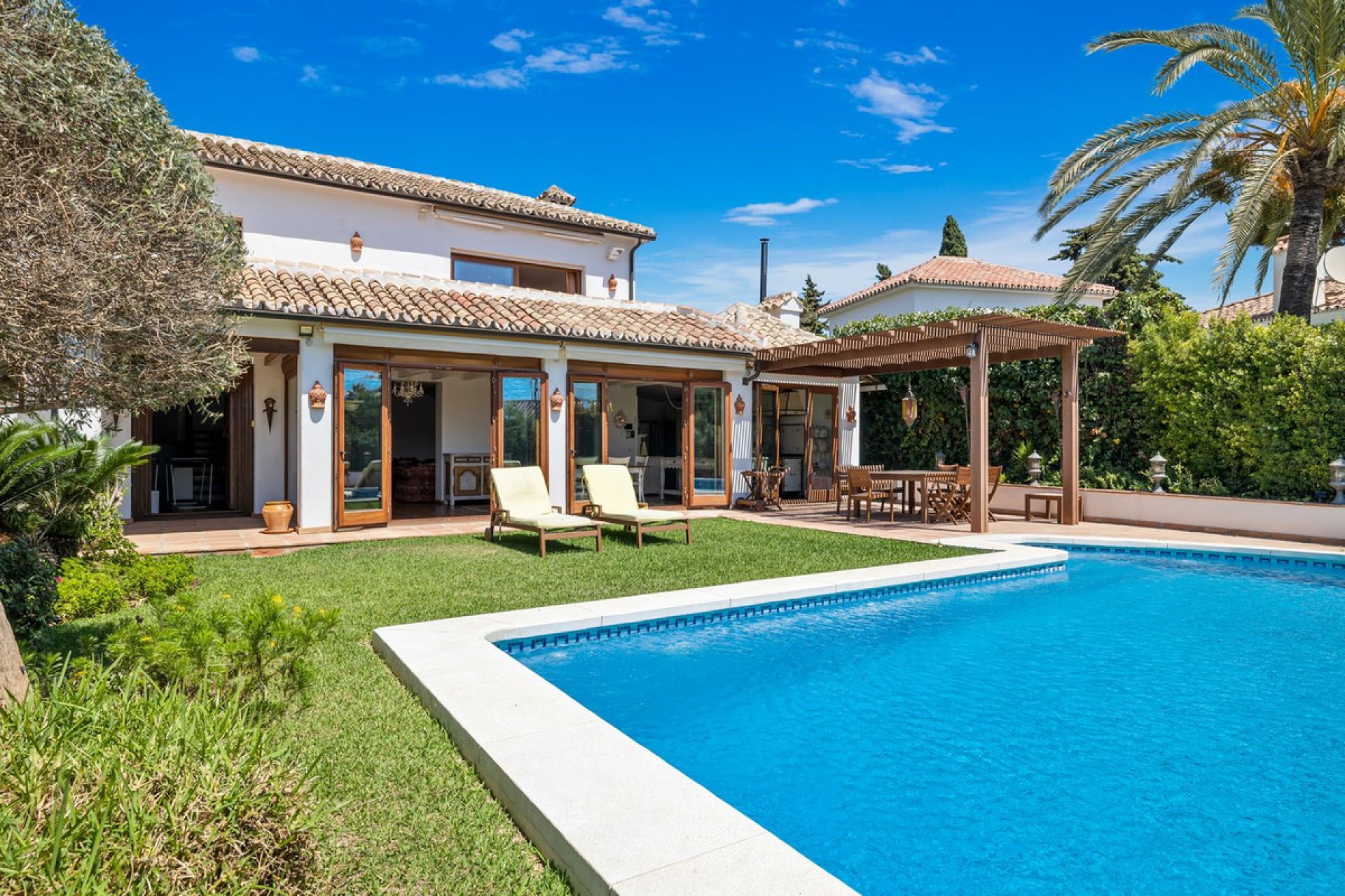 Resale - House - Detached Villa - Marbella - Marbesa