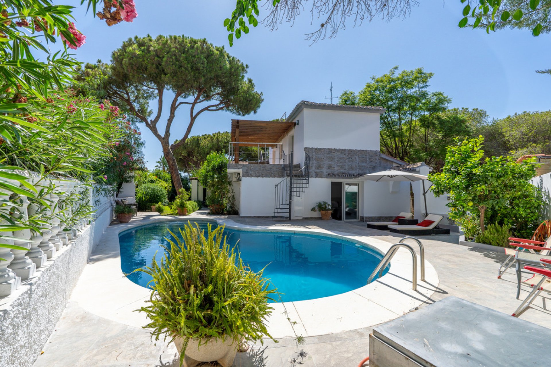 Resale - House - Detached Villa - Marbella - Marbesa