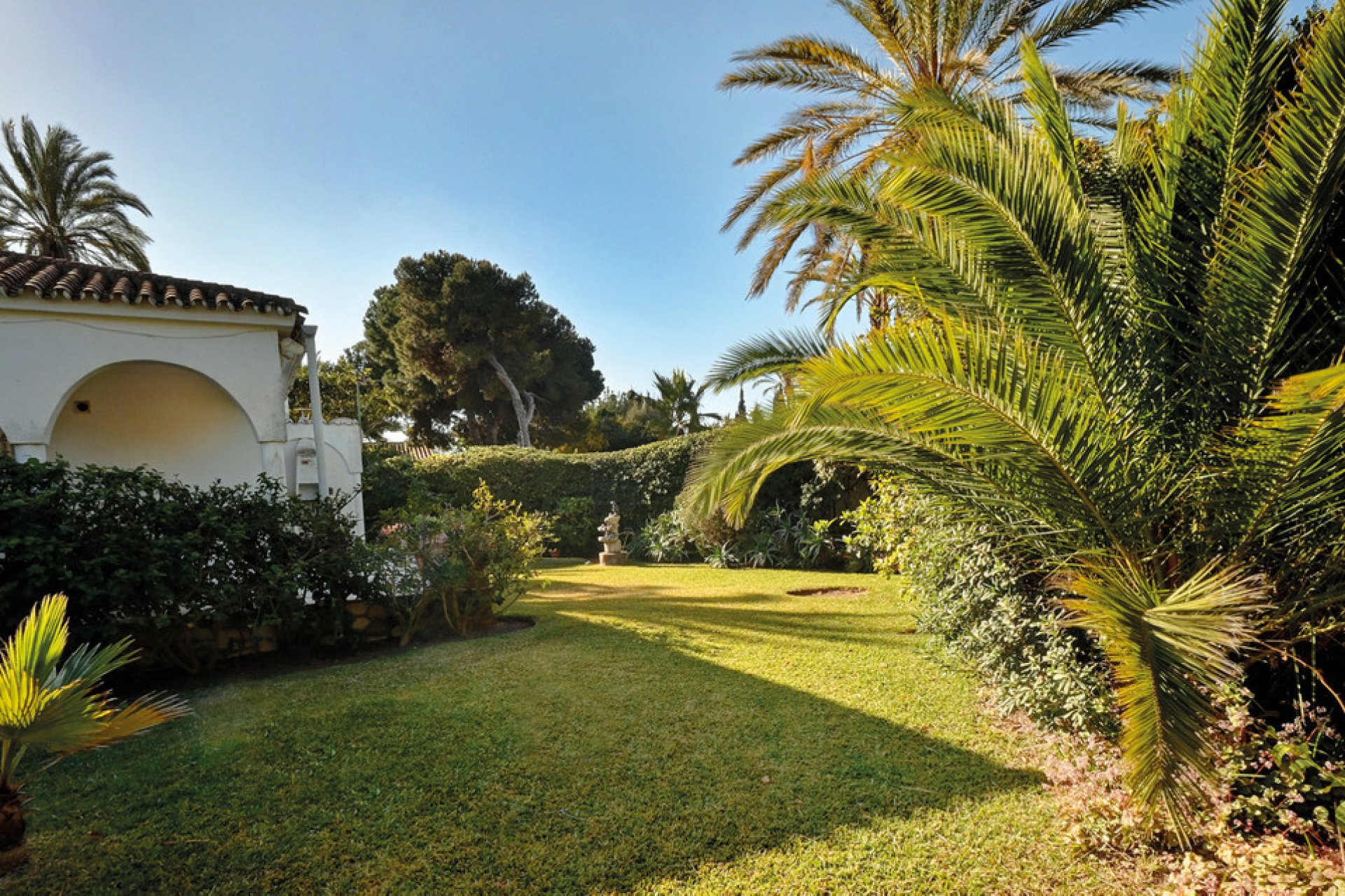 Resale - House - Detached Villa - Marbella - Marbesa