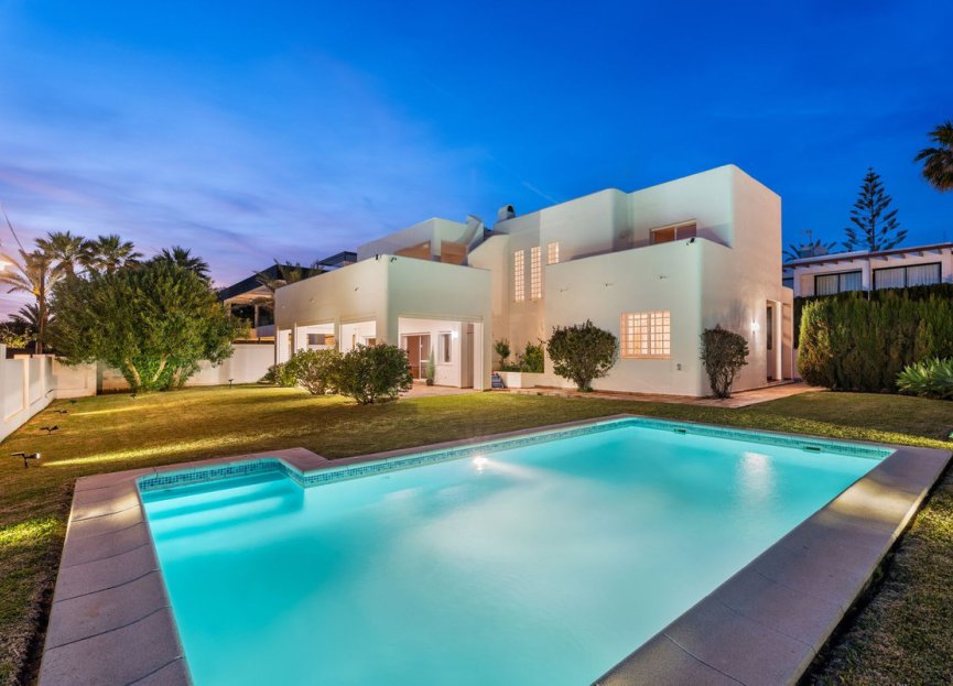 Resale - House - Detached Villa - Marbella - Marbesa