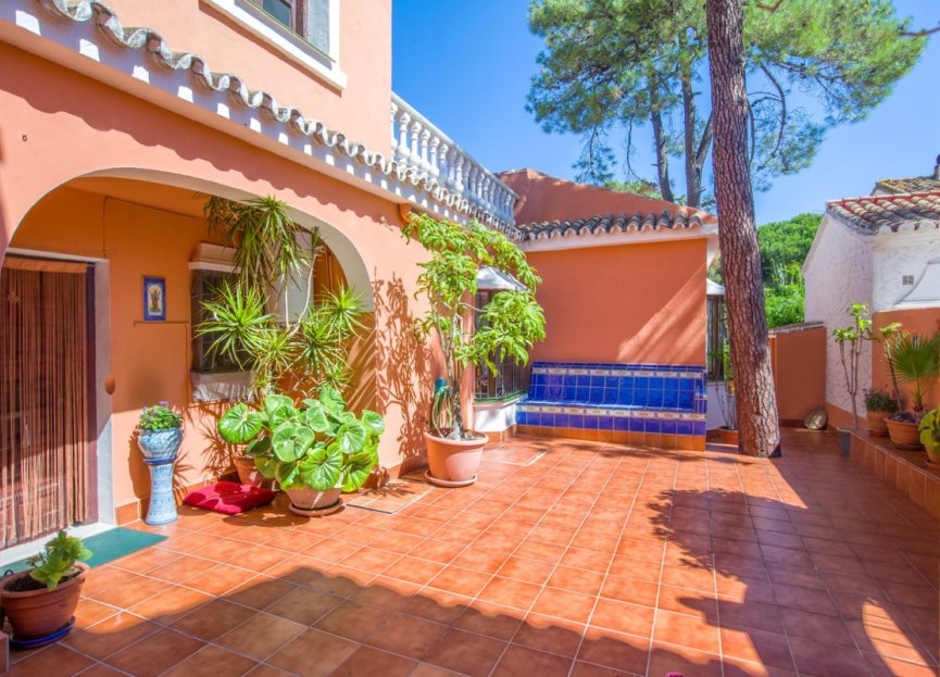 Resale - House - Detached Villa - Marbella - Marbesa