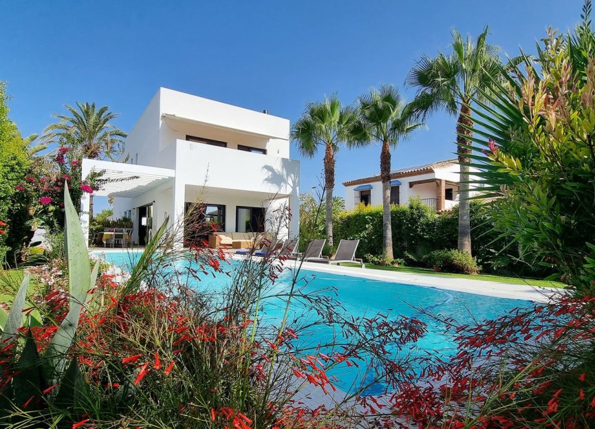 Resale - House - Detached Villa - Marbella - Marbesa