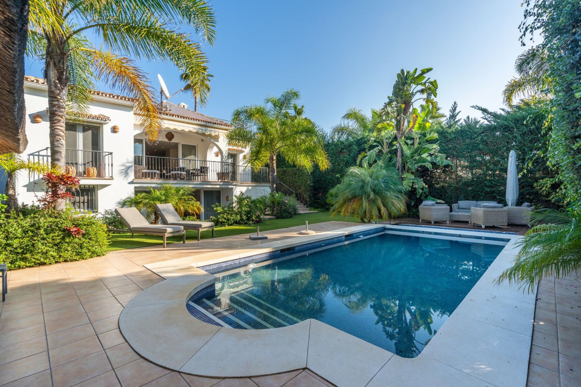 Resale - House - Detached Villa - Marbella - Marbesa