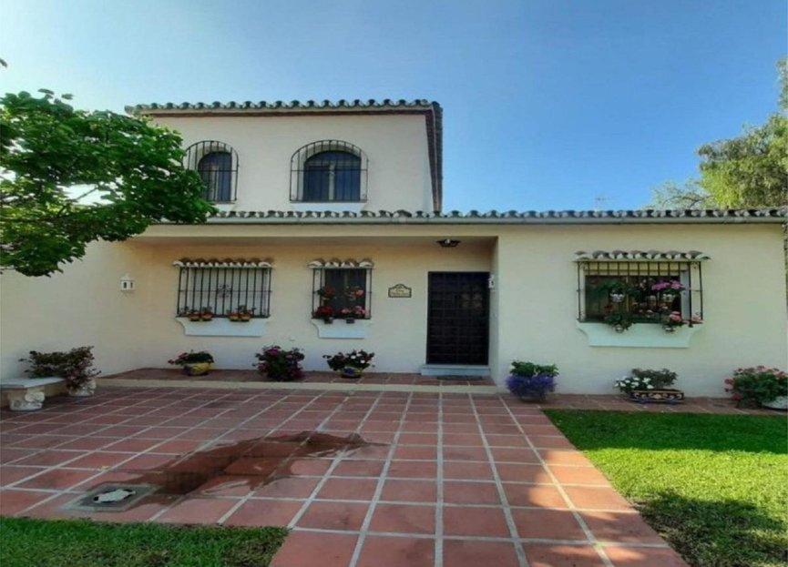 Resale - House - Detached Villa - Marbella - Marbesa