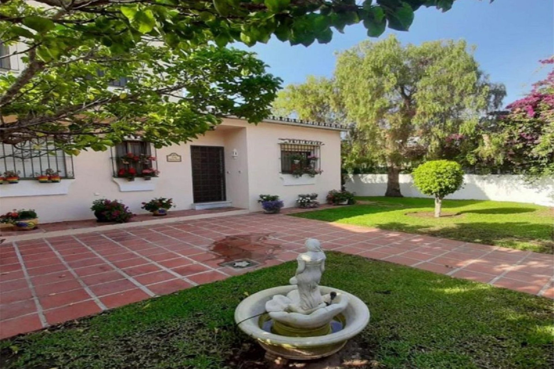 Resale - House - Detached Villa - Marbella - Marbesa