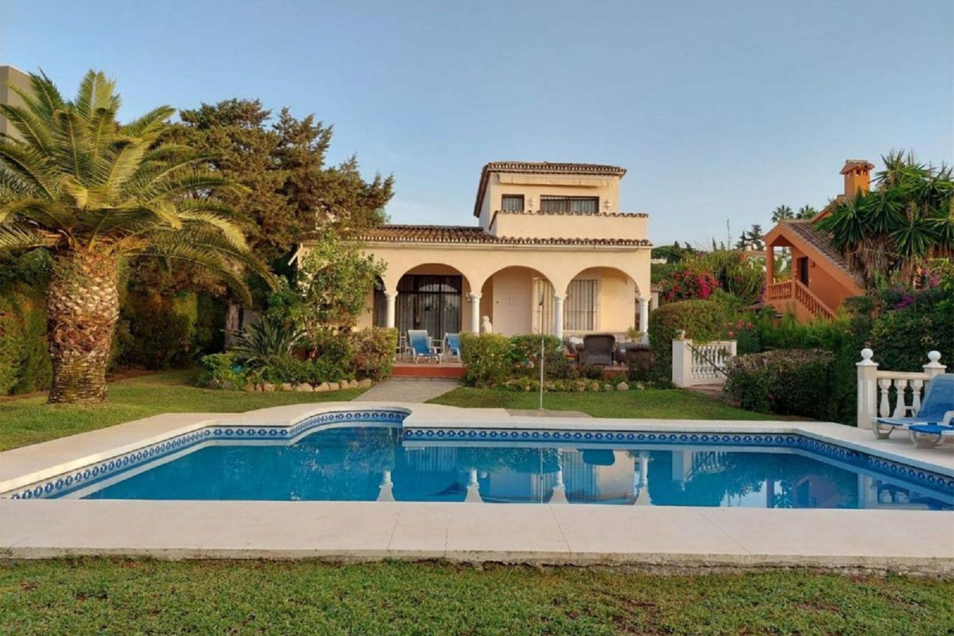 Resale - House - Detached Villa - Marbella - Marbesa