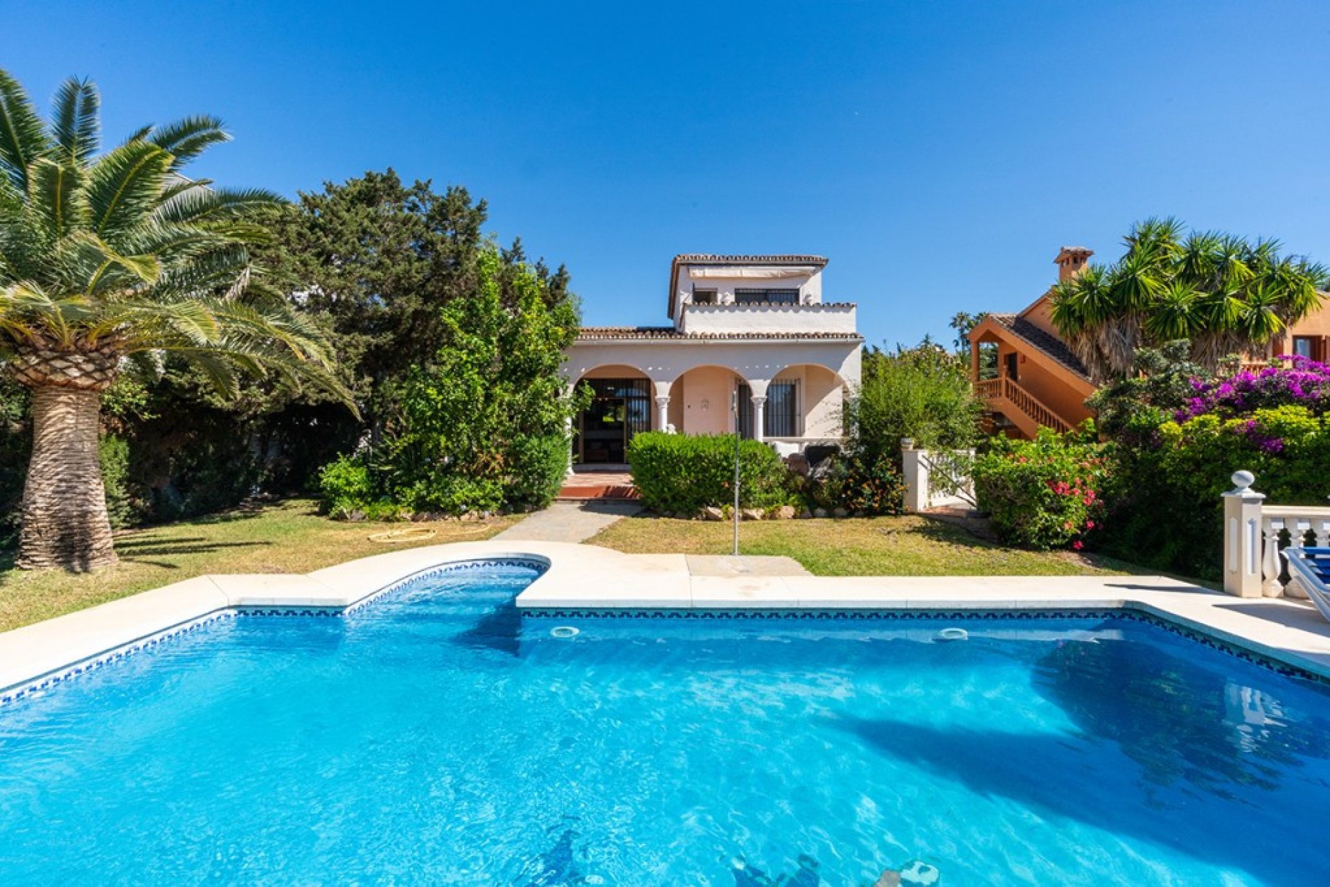 Resale - House - Detached Villa - Marbella - Marbesa