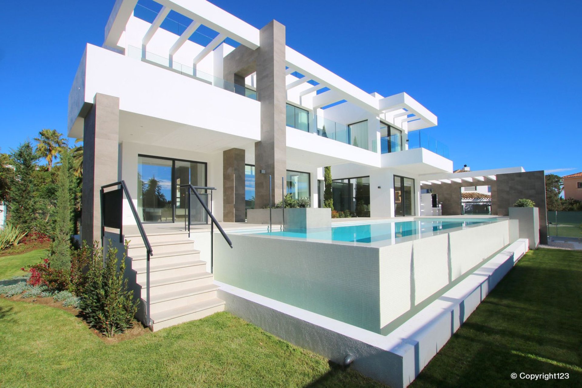 Resale - House - Detached Villa - Marbella - Marbesa