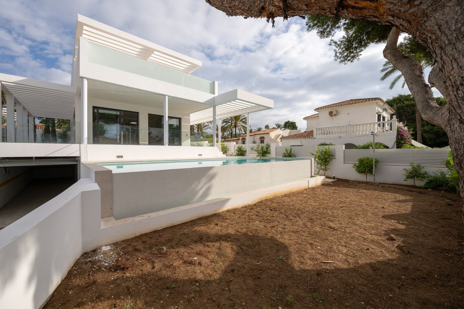 Resale - House - Detached Villa - Marbella - Marbesa