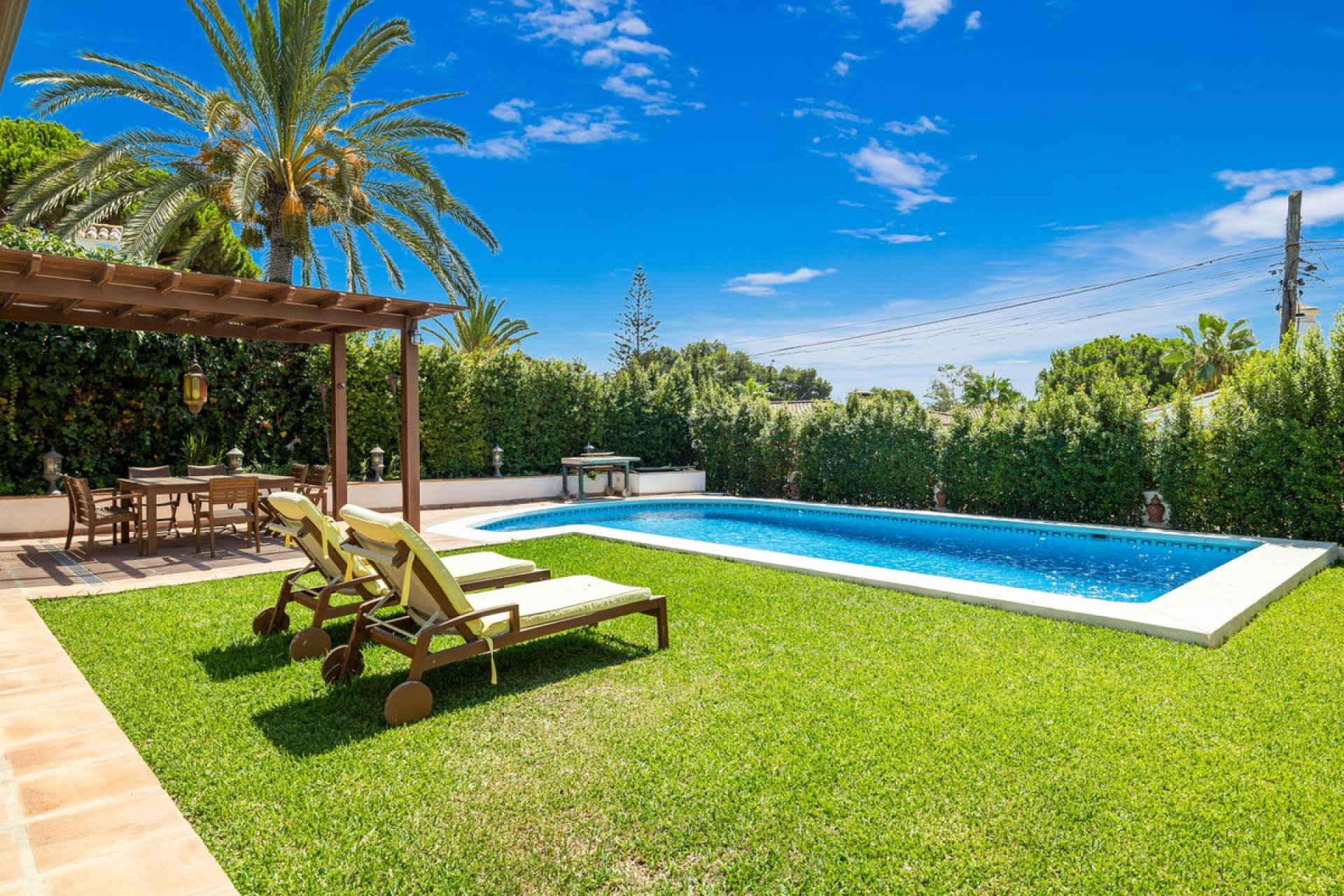 Resale - House - Detached Villa - Marbella - Marbesa