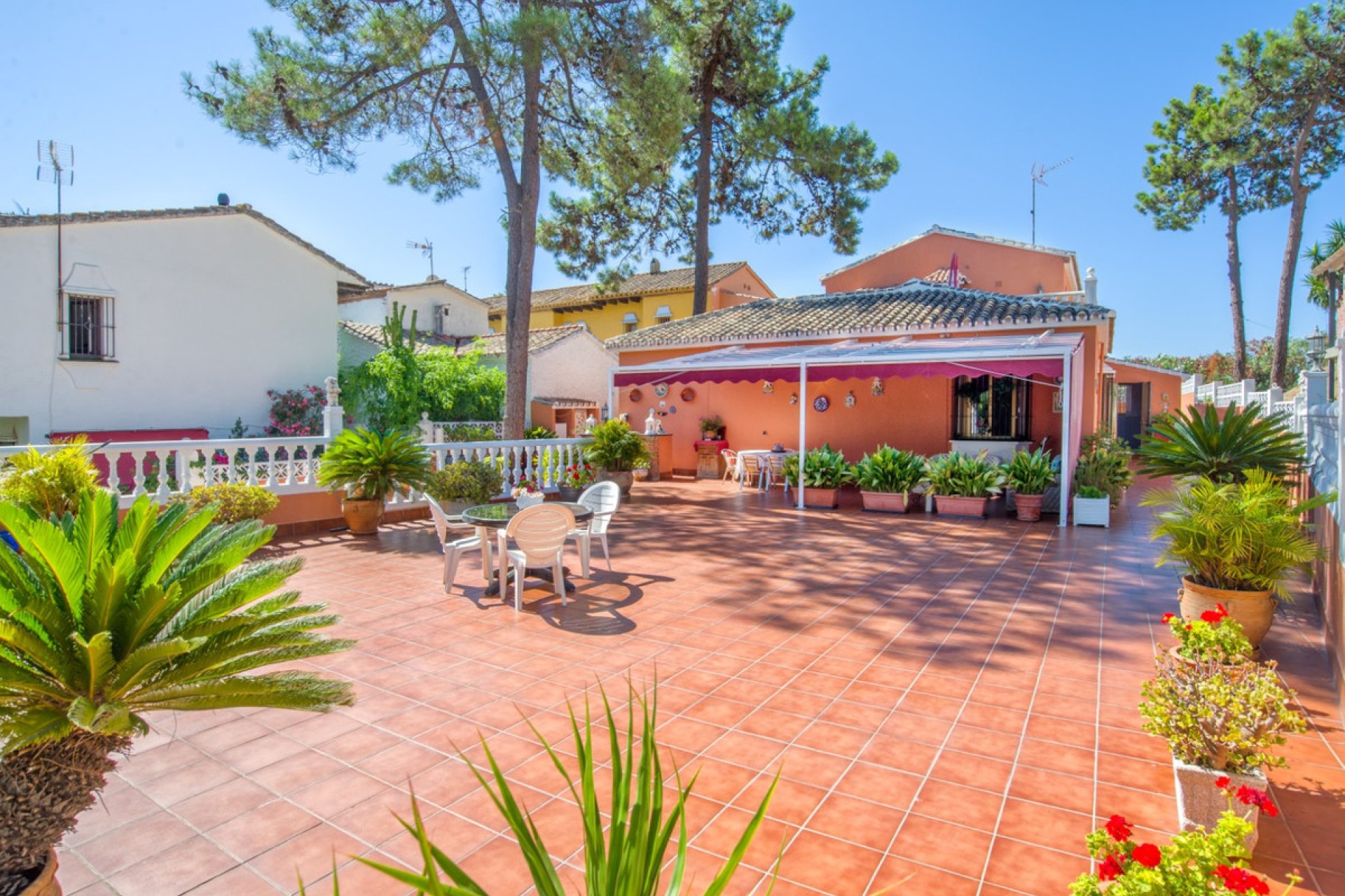 Resale - House - Detached Villa - Marbella - Marbesa