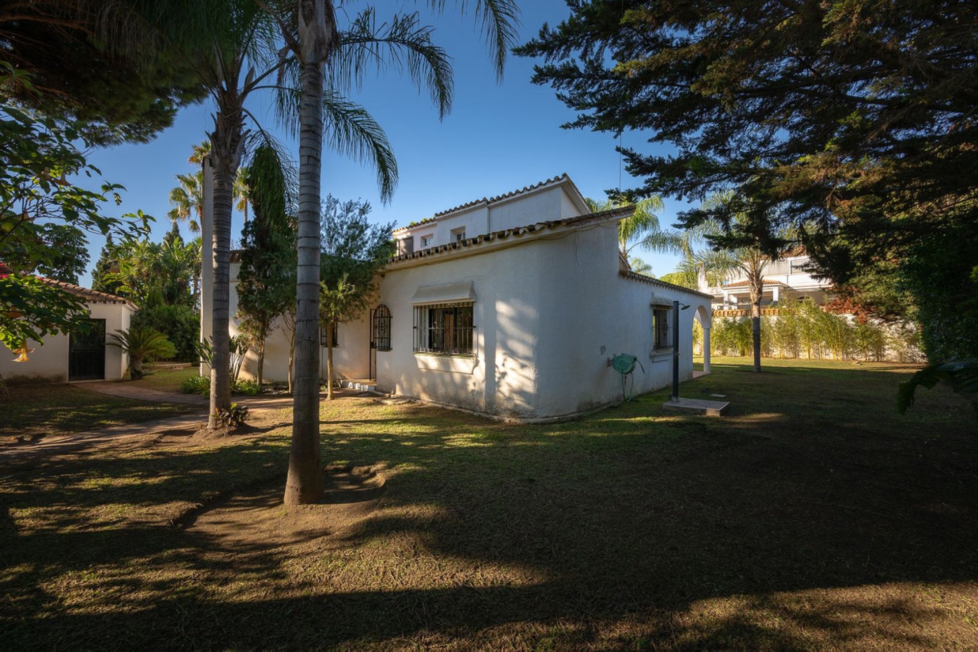 Resale - House - Detached Villa - Marbella - Marbesa