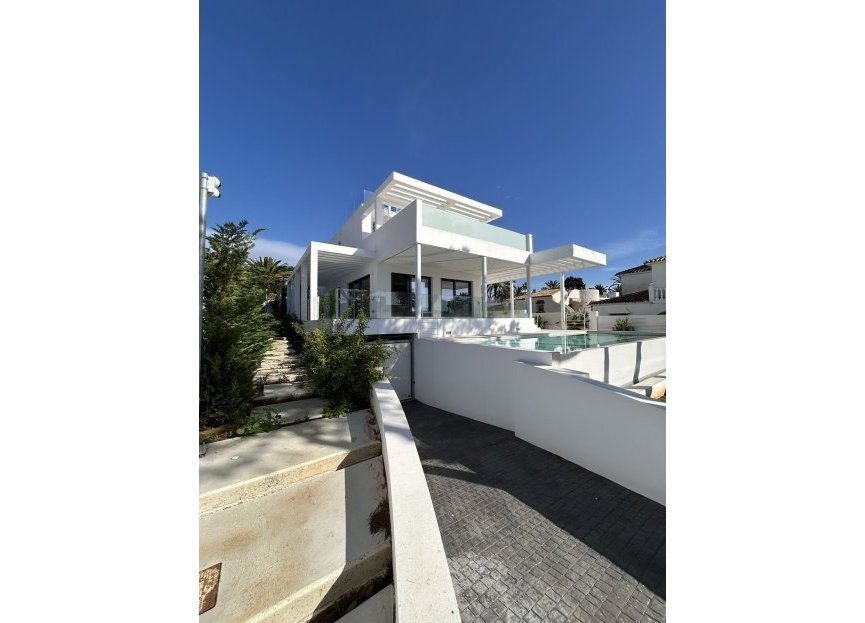 Resale - House - Detached Villa - Marbella - Marbesa